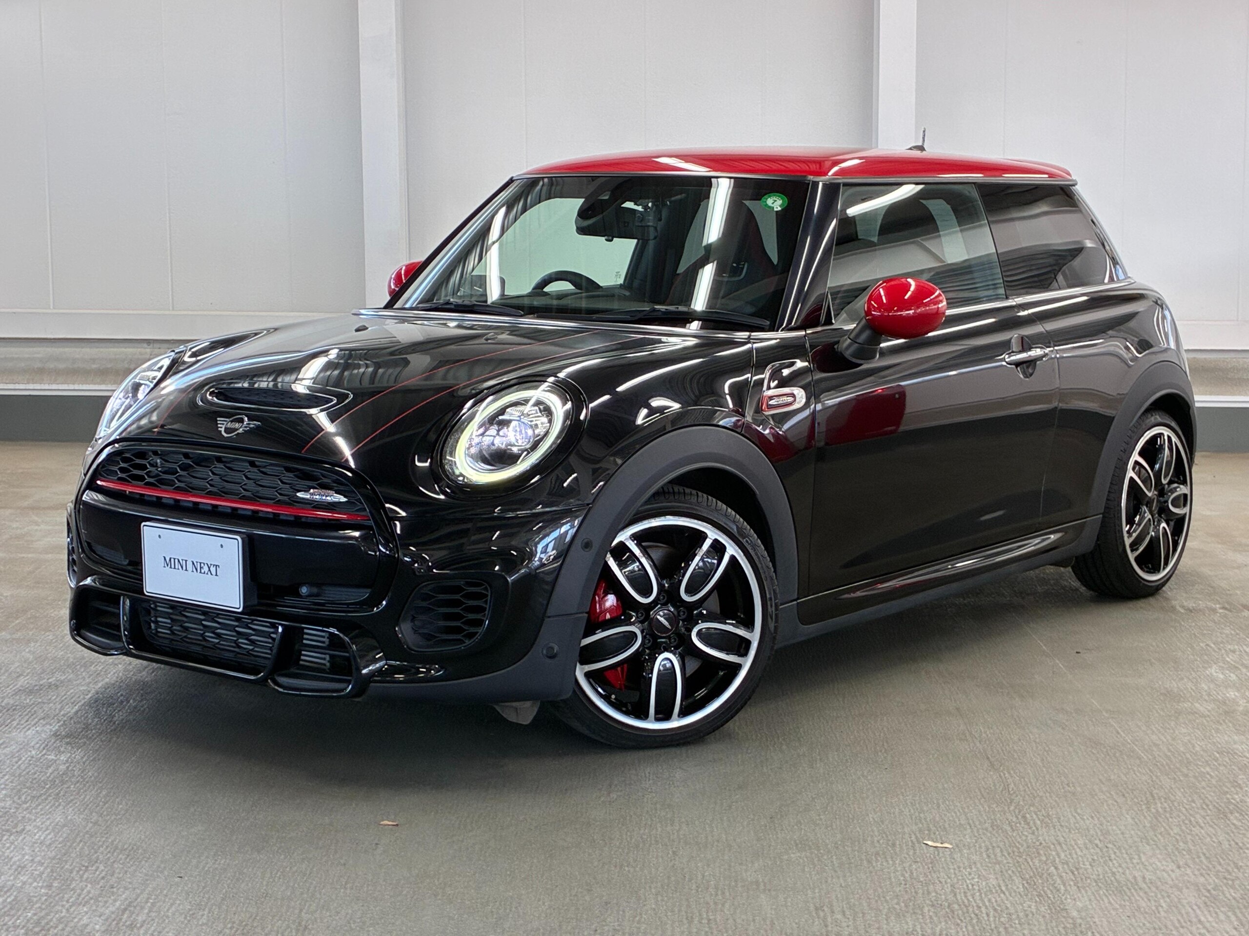 Mini John Cooper Works 3-door with Active Cruise, Paddle Shift, Seat Heaters, Head-up Display