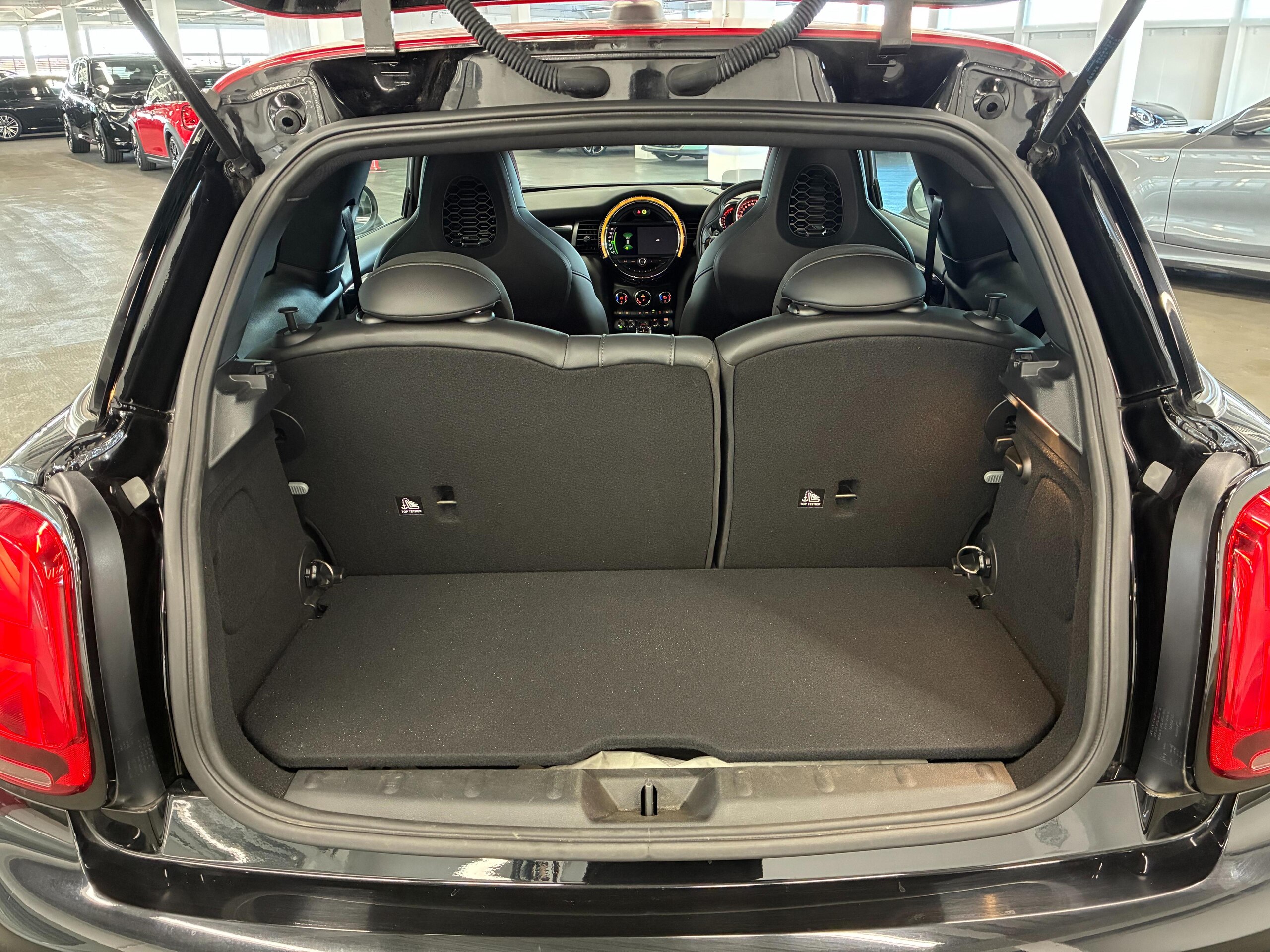 Mini John Cooper Works 3-door with Active Cruise, Paddle Shift, Seat Heaters, Head-up Display — photo 7