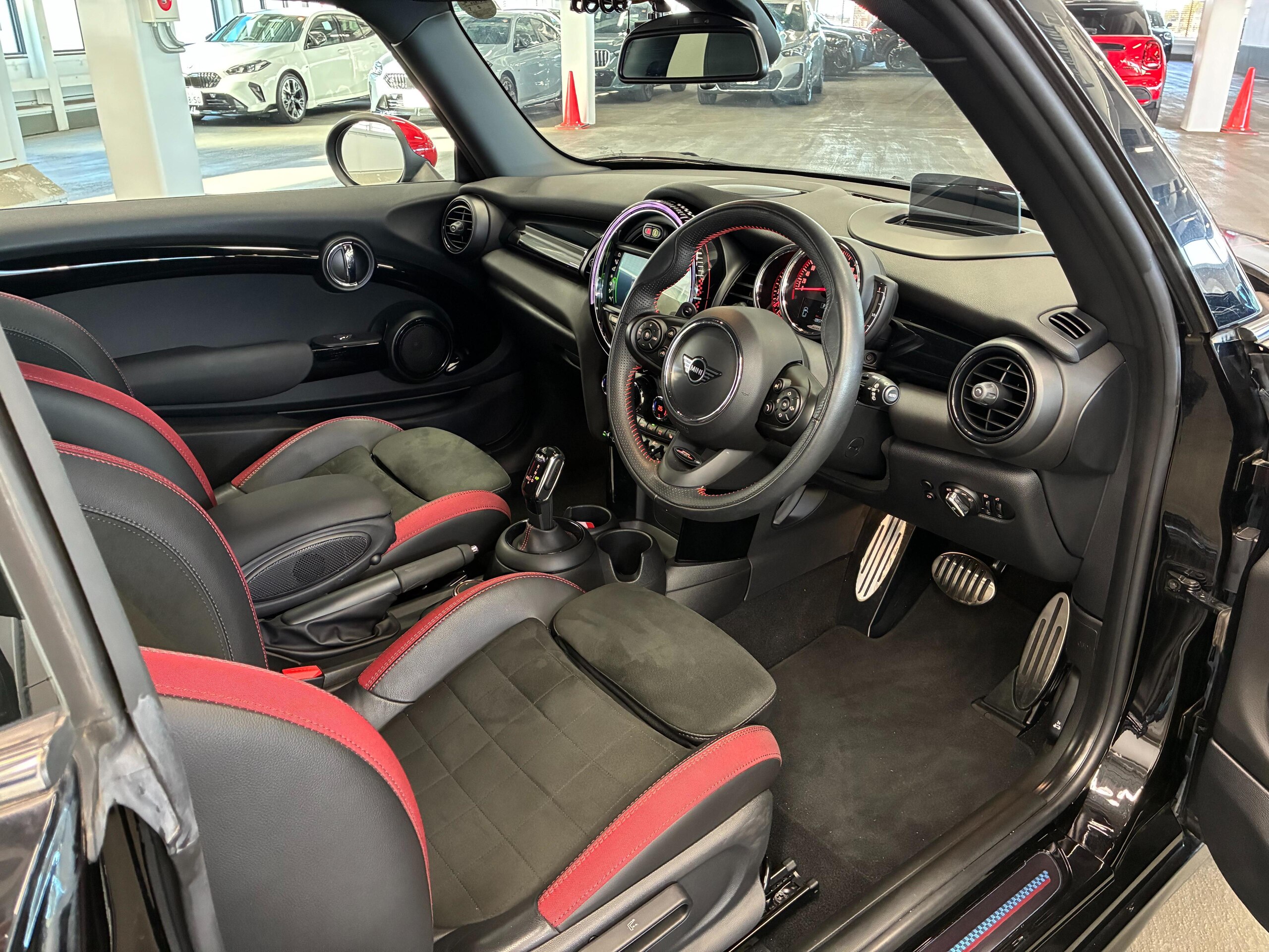 Mini John Cooper Works 3-door with Active Cruise, Paddle Shift, Seat Heaters, Head-up Display — photo 8