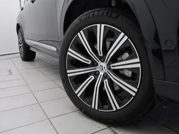 Volvo XC90 Ultimate B6 AWD 4WD Certified Used Car (Onyx Black Metallic) — photo 9