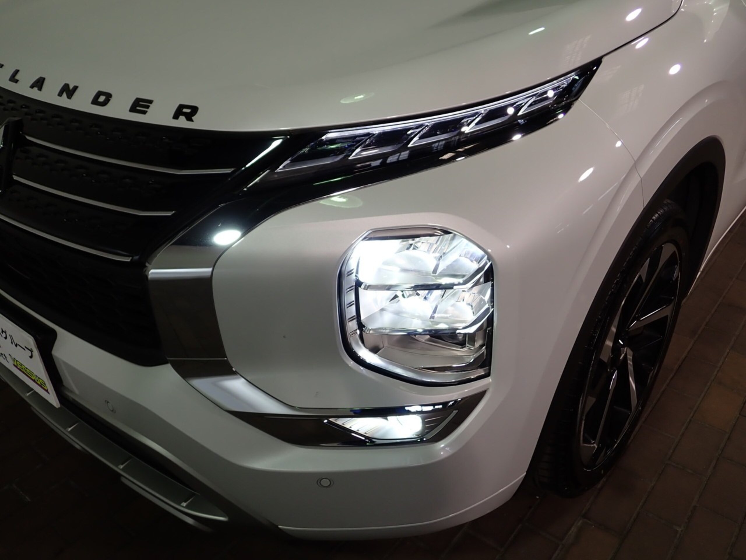 Mitsubishi Outlander PHEV 2.4 P 4WD — photo 8