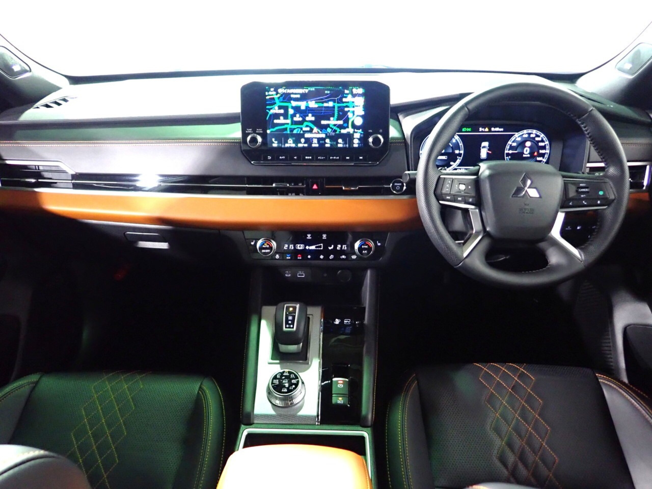 2023 Mitsubishi Outlander — photo 2