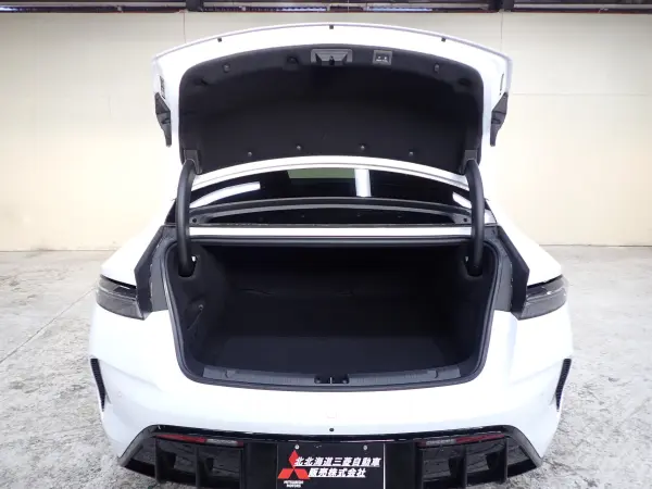 BYD Seal AWD Panoramic Glass Roof 15.6-inch Screen (Pearl) — photo 8