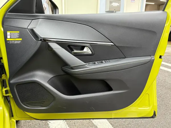 Peugeot 208 GT Certified Used Car One Owner Apple CarPlay Active Cruise Control Lane Positioning Assist Steering Paddle Shift Back Camera LED Headlights ETC Onboard Unit (Agueda Yellow) — photo 7