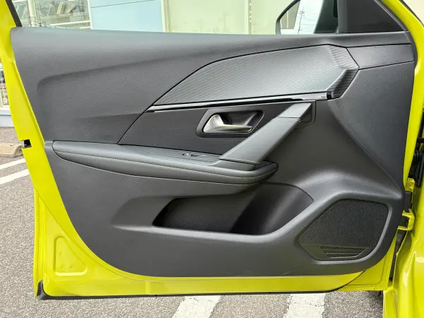 Peugeot 208 GT Certified Used Car One Owner Apple CarPlay Active Cruise Control Lane Positioning Assist Steering Paddle Shift Back Camera LED Headlights ETC Onboard Unit (Agueda Yellow) — photo 8