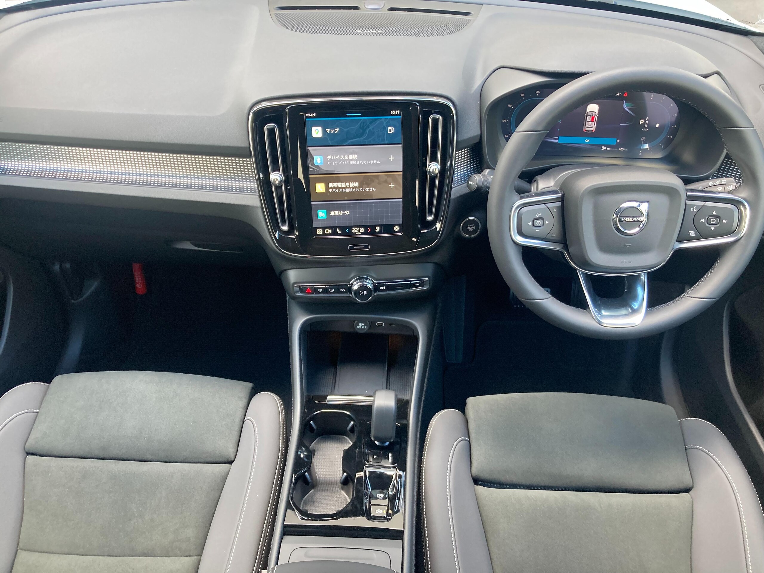 2025 Volvo Xc40 — photo 2