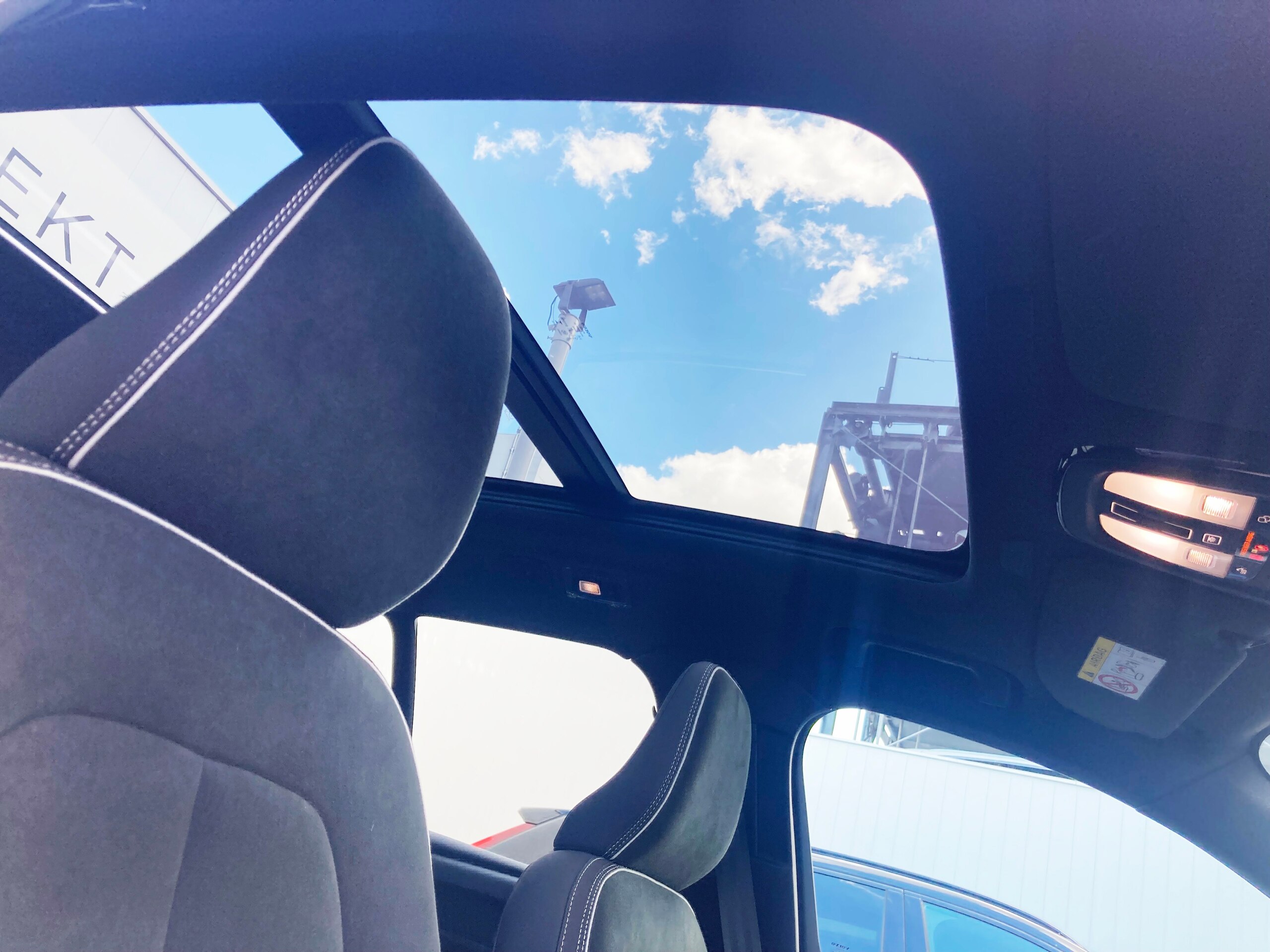 2025 Volvo Xc40 — photo 3