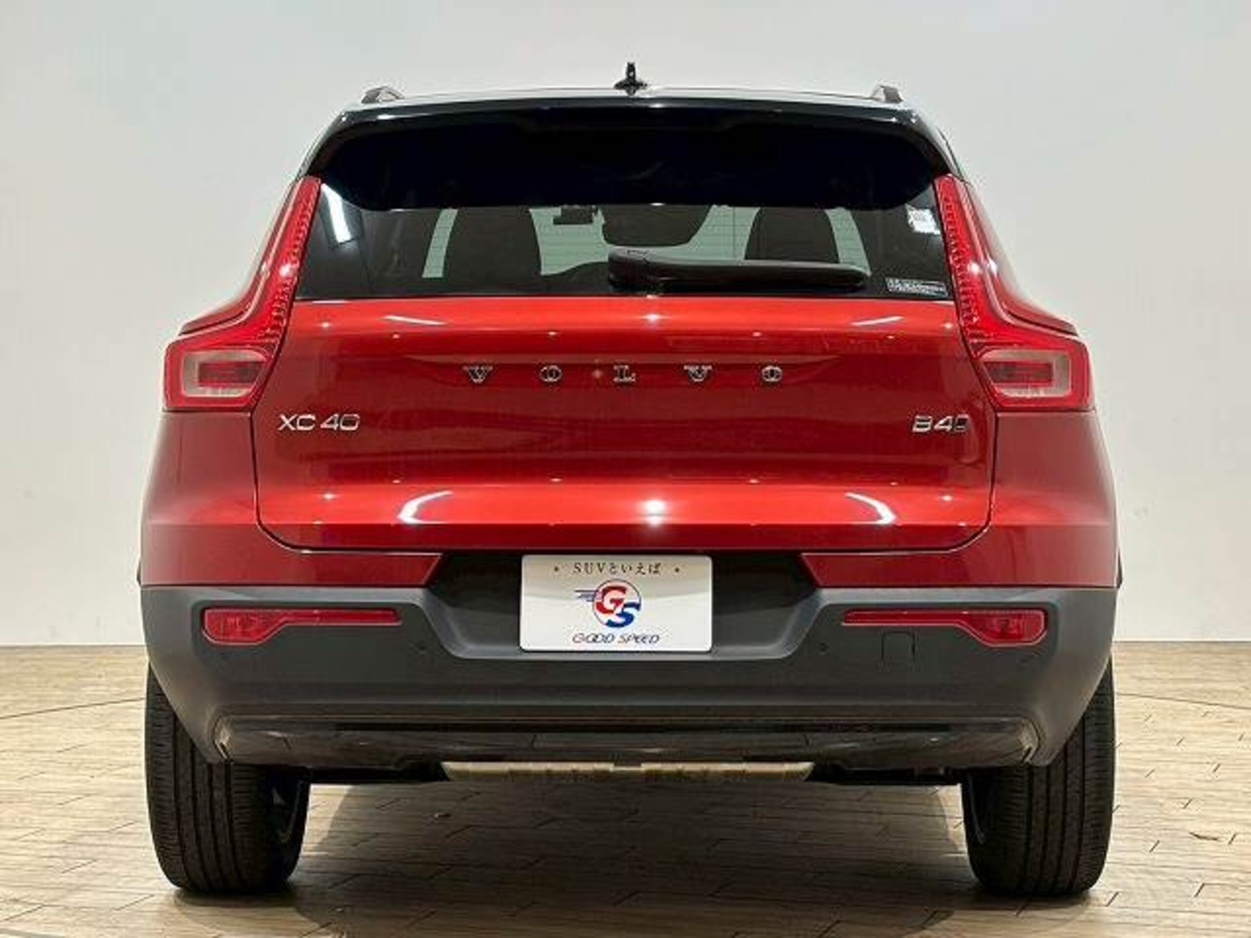 Volvo XC40 B4 AWD R-Design 4WD — photo 9