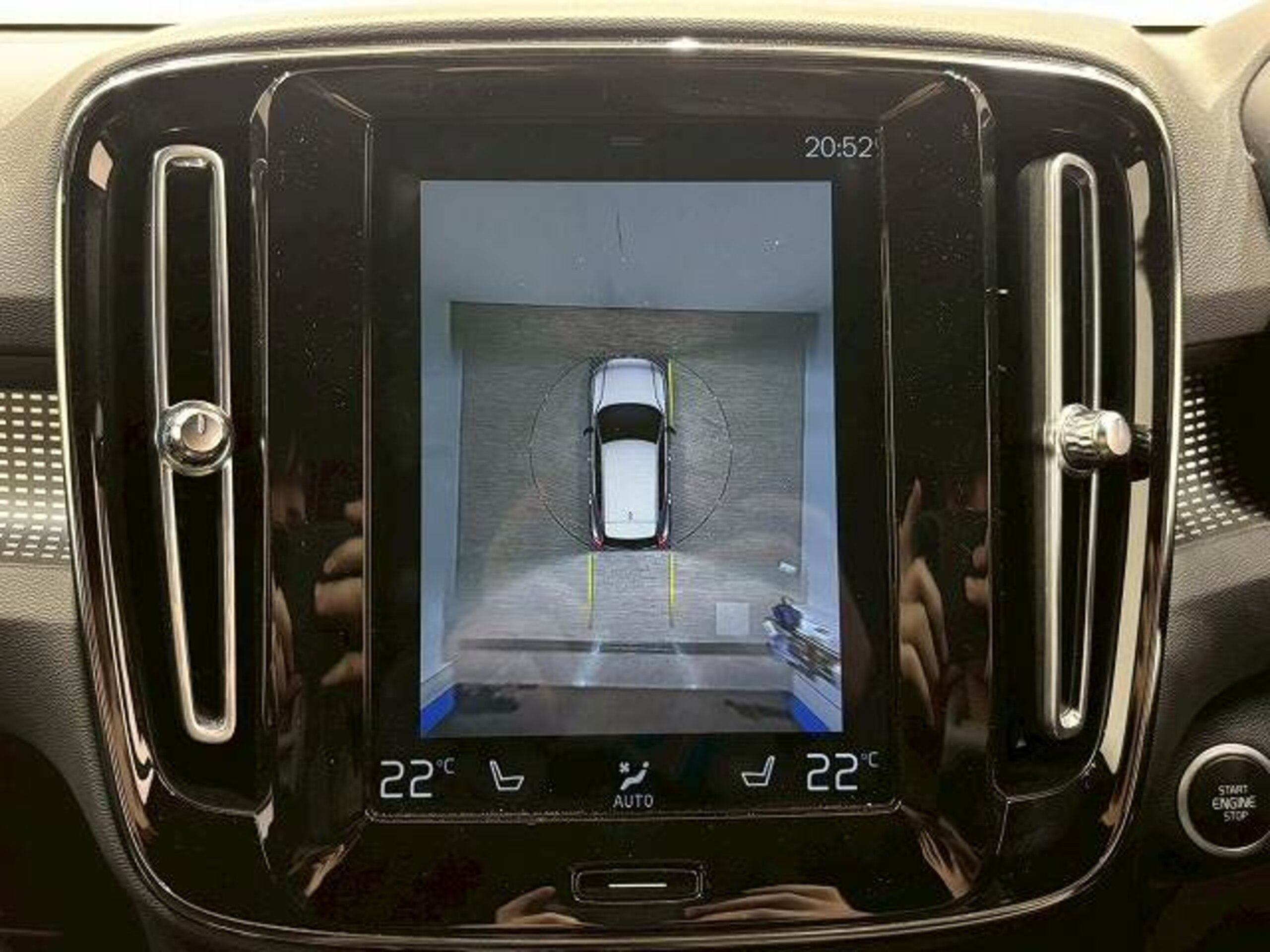 2020 Volvo Xc40 — photo 3