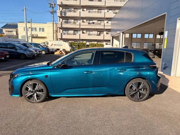 2025 Peugeot 308 — photo 2