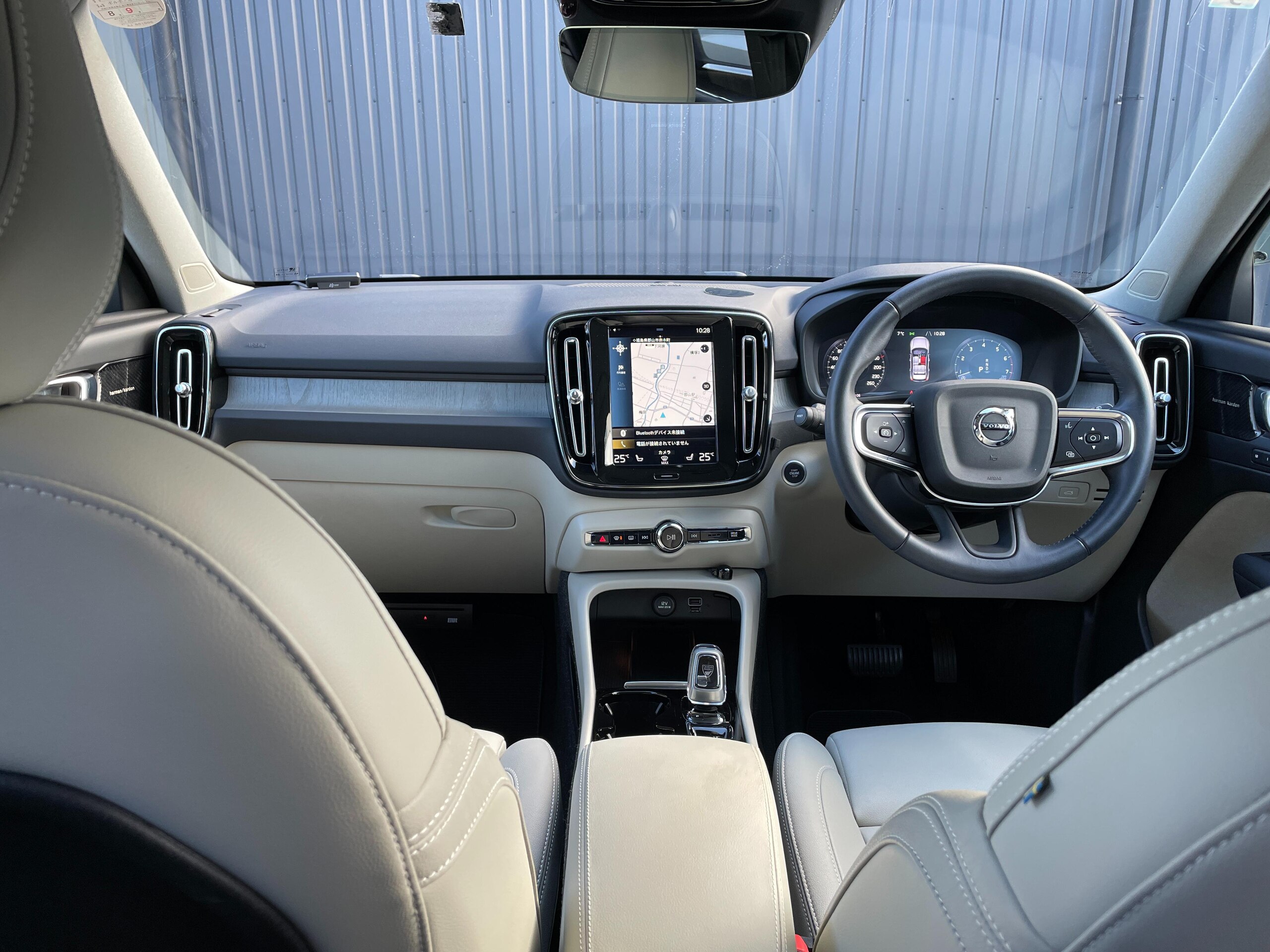 2021 Volvo Xc40 — photo 2