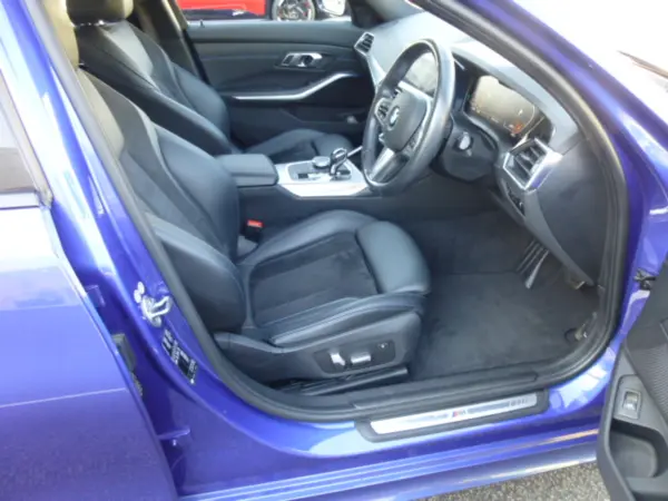 BMW 3 Series 320i M Sport — photo 7