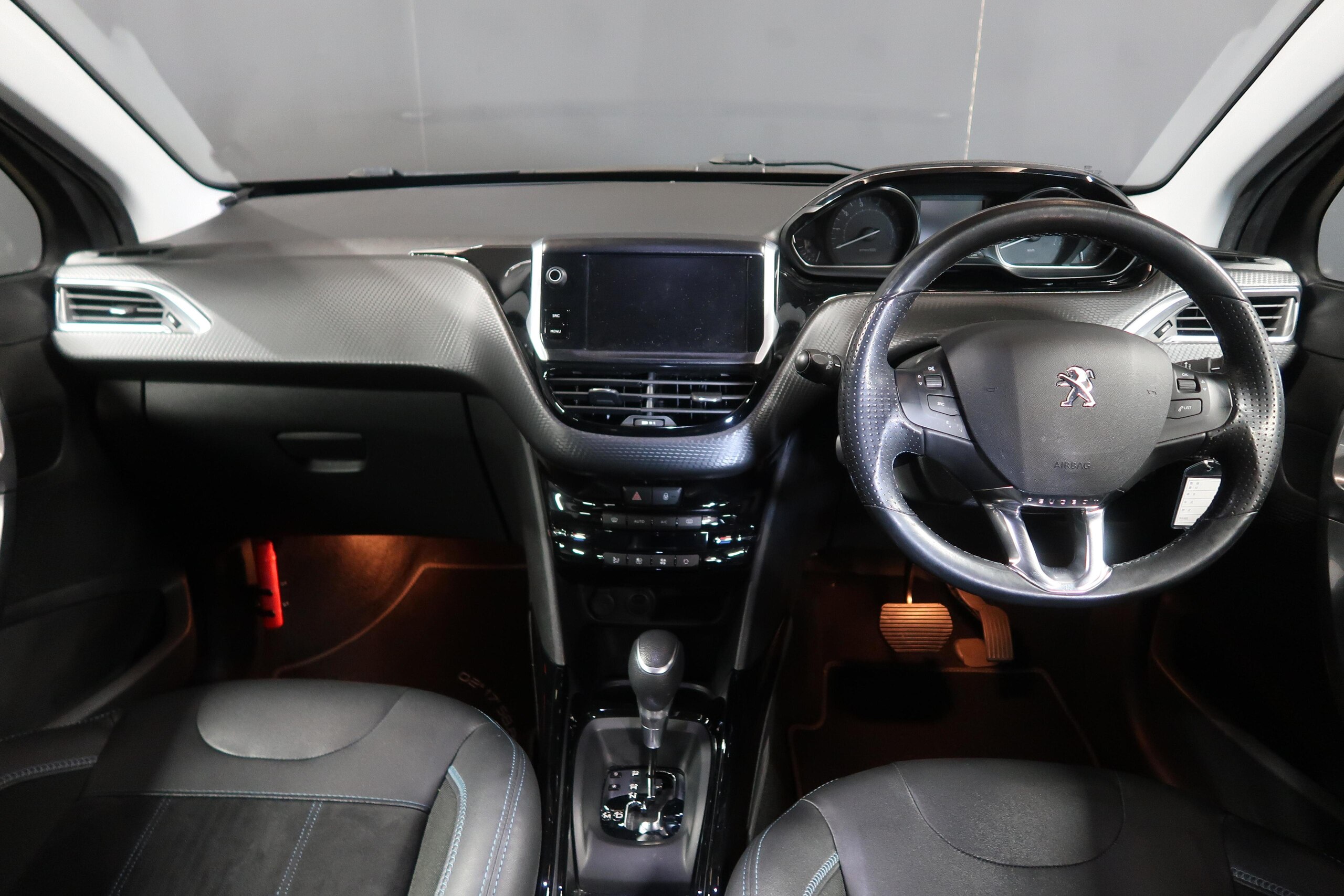 2019 Peugeot 2008 — photo 2