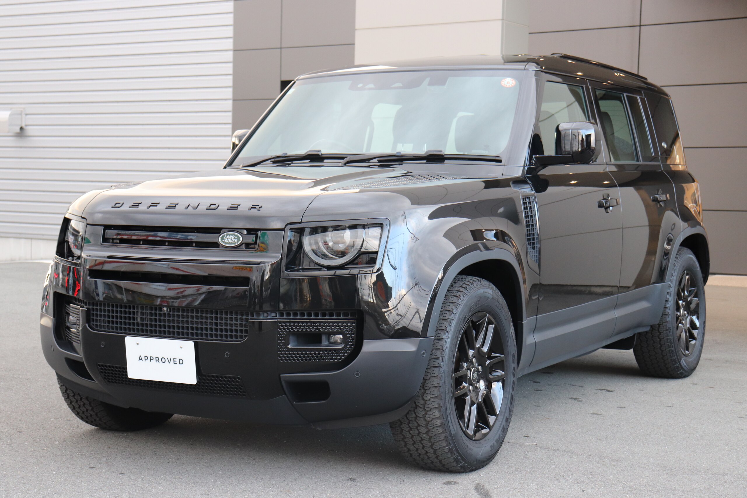 2023 Landrover Defender — photo 2