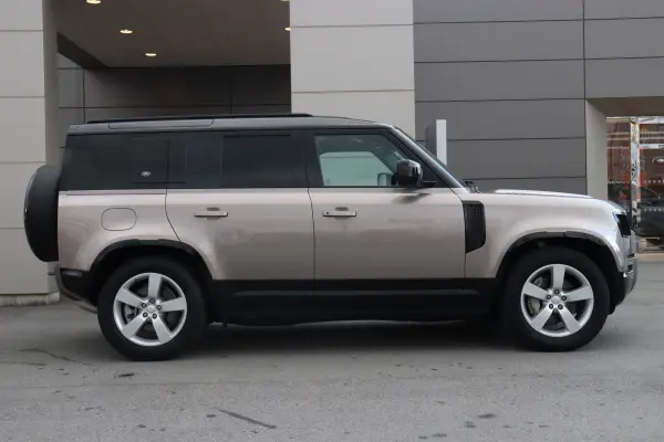 2023 Landrover Defender — photo 3