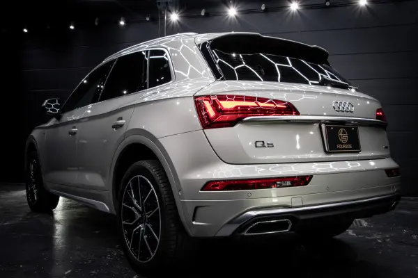Audi Q5 40 TDI Quattro S Line Diesel Turbo 4WD Audi Exclusive Special Body Color Panorama Sunroof S Line Package Comfort Package Plus Package 5V Spoke Star Design Black Polish (Audi Sport) (Audi Exclusive Cube Silver Metallic) — photo 7
