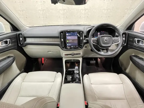 2023 Volvo Xc40 — photo 3