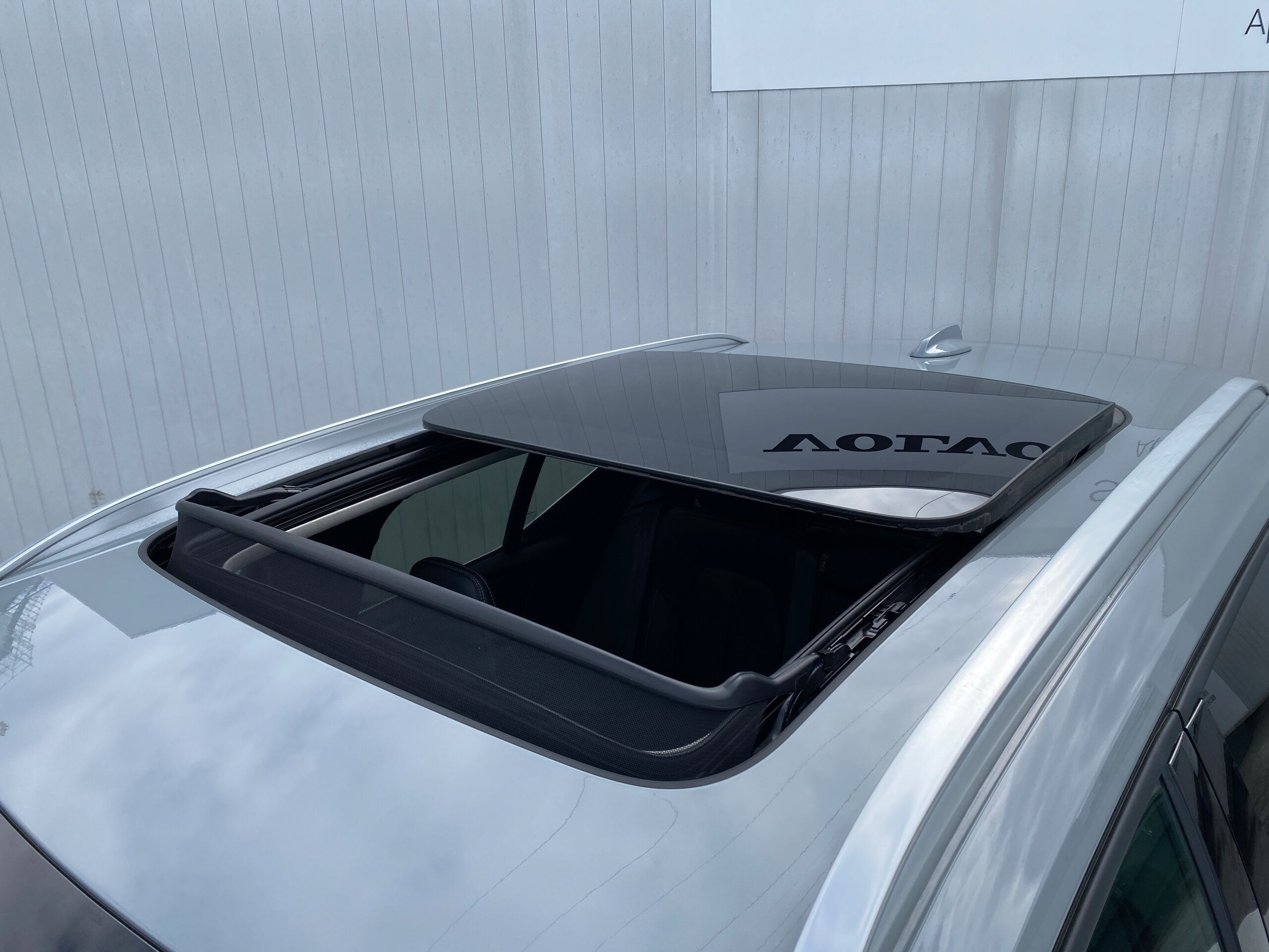 2025 Volvo Xc40 — photo 3