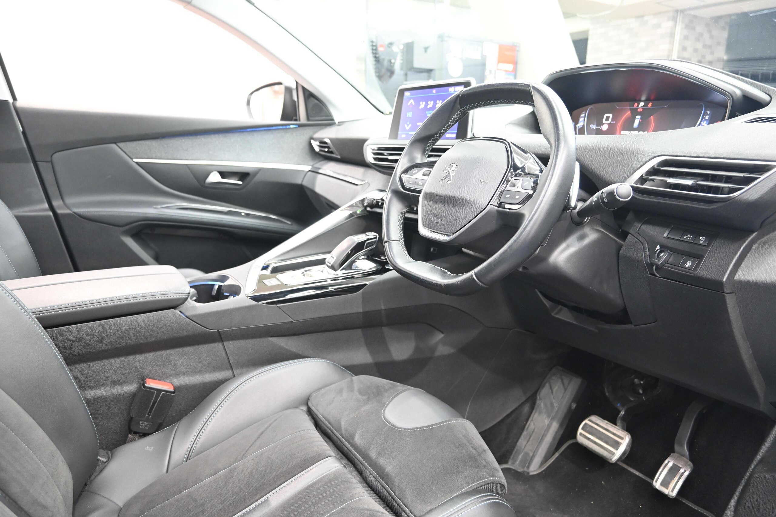 Peugeot 5008 GT BlueHDi Diesel Turbo Cross City Special Edition — photo 7