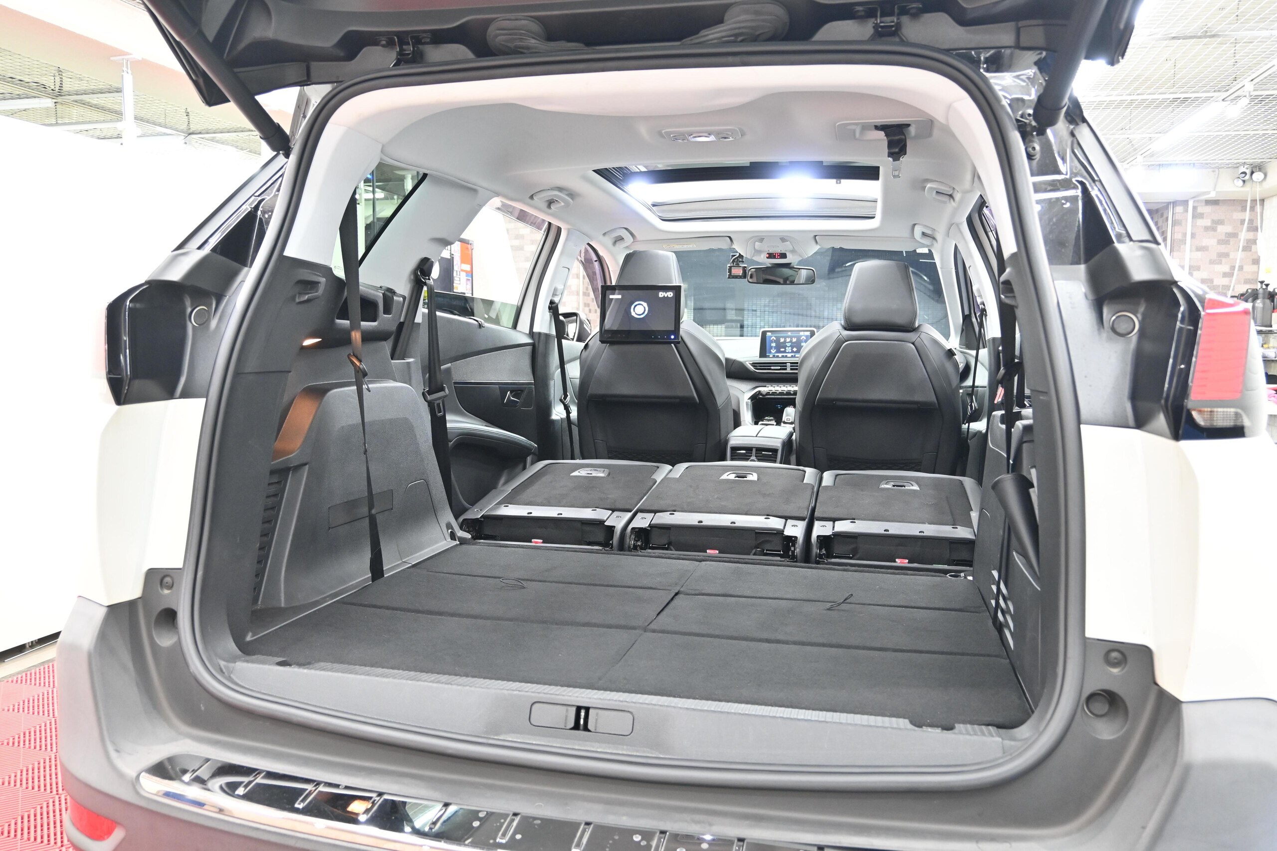 Peugeot 5008 GT BlueHDi Diesel Turbo Cross City Special Edition — photo 9