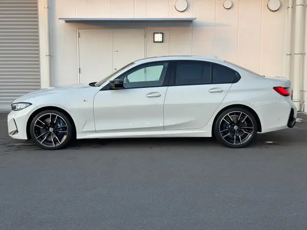 2022 Bmw 3 Series — photo 2