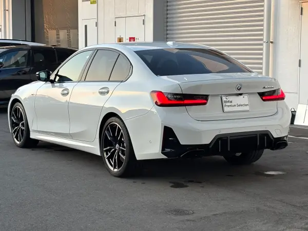 2022 Bmw 3 Series — photo 3