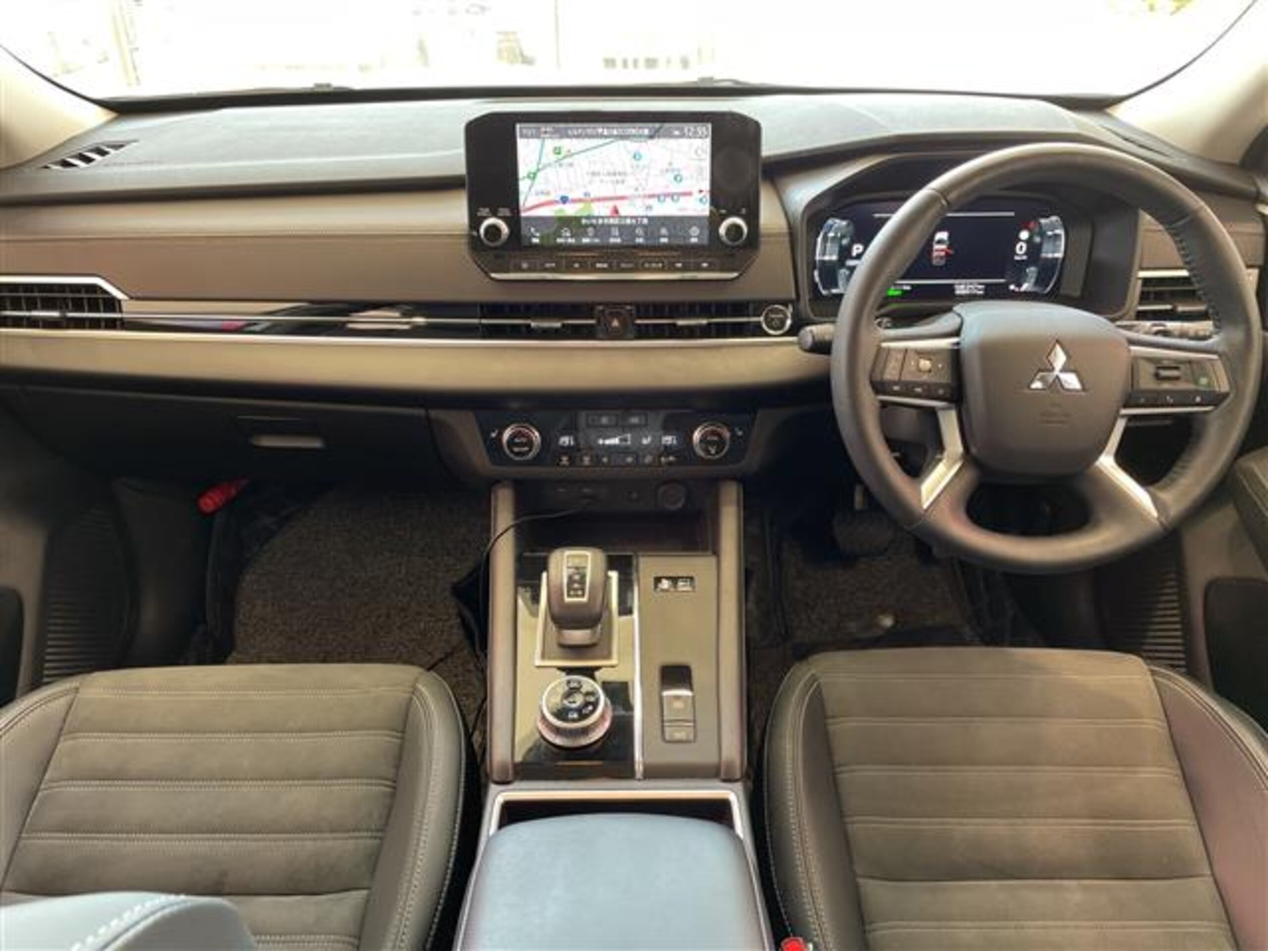 2023 Mitsubishi Outlander — photo 2