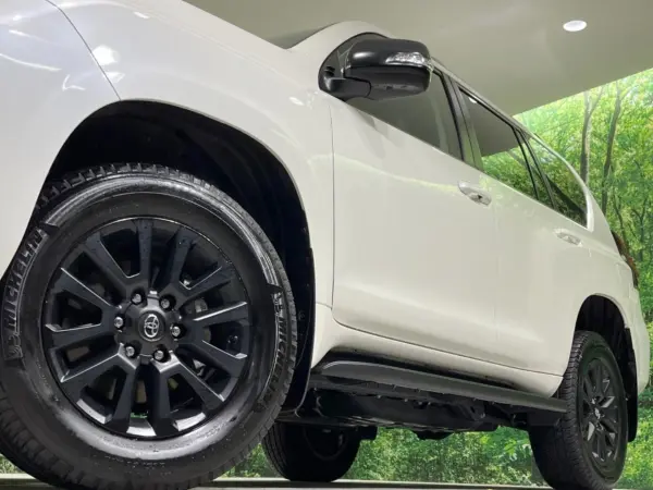 Toyota Land Cruiser Prado 2.7 TX L Package Matte Black Edition 4WD Sunroof 7-Seater Factory 9-inch Navigation Roof Rail Surround View Camera Collision Mitigation System Radar Cruise Seat Ventilation Black Leather Seats Digital Inner Mirror Smart Key ETC — photo 9