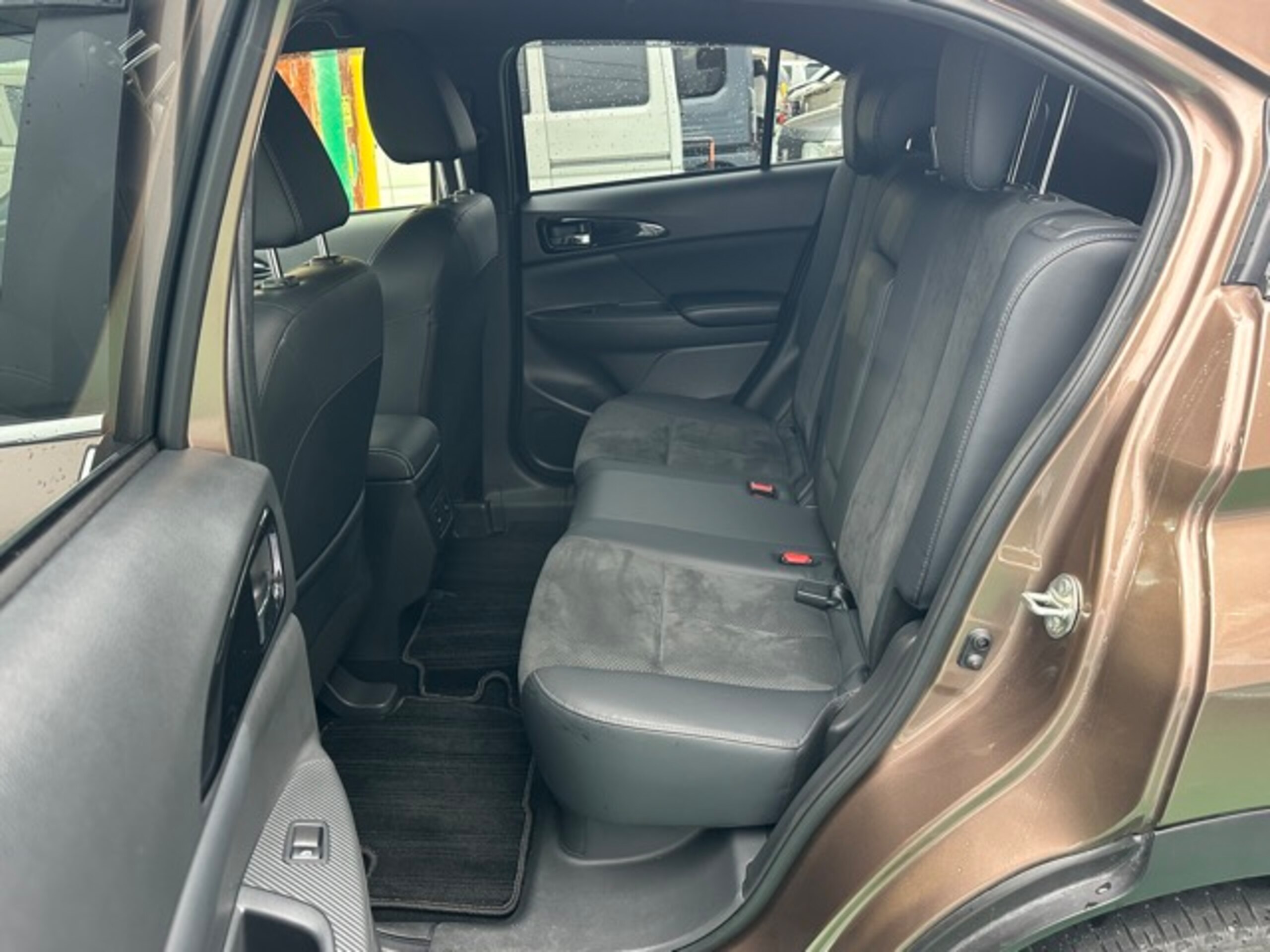 Mitsubishi Eclipse Cross PHEV 2.4 P 4WD with Factory Nav, 360 Camera, LED Headlights — photo 8