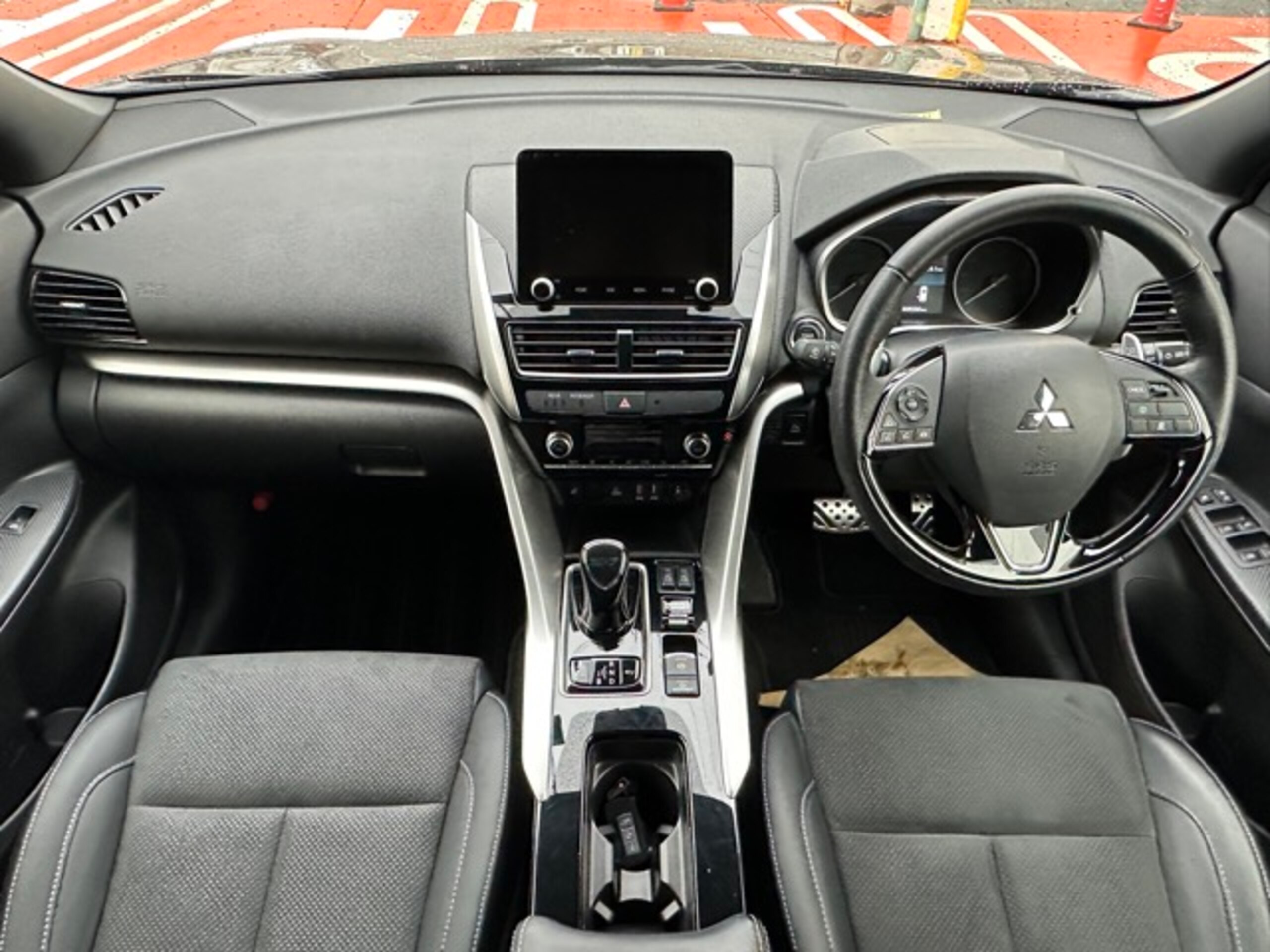 Mitsubishi Eclipse Cross PHEV 2.4 P 4WD with Factory Nav, 360 Camera, LED Headlights — photo 9