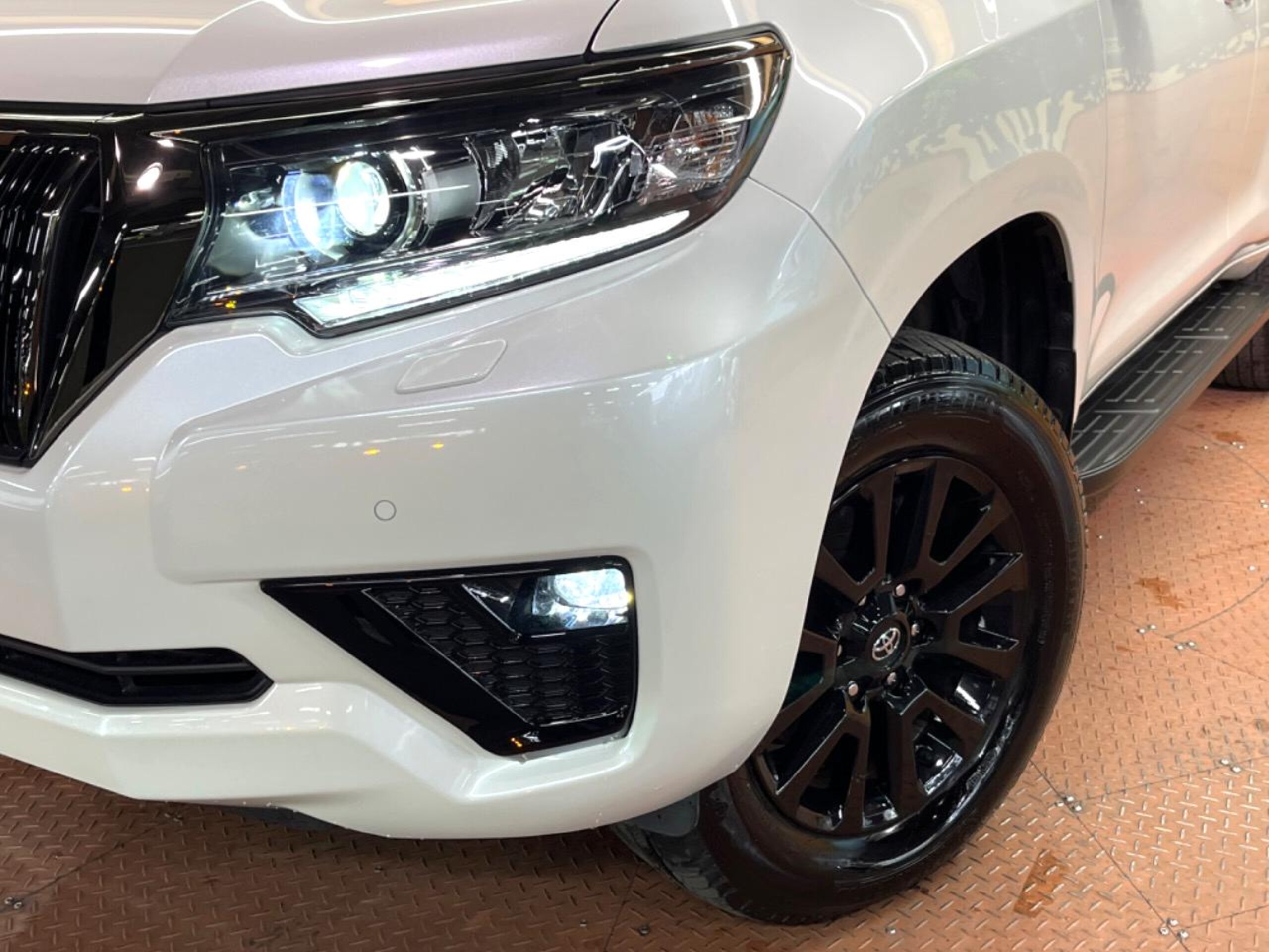 Toyota Land Cruiser Prado 2.8 TX L Package 70th Anniversary Limited Diesel Turbo 4WD — photo 8