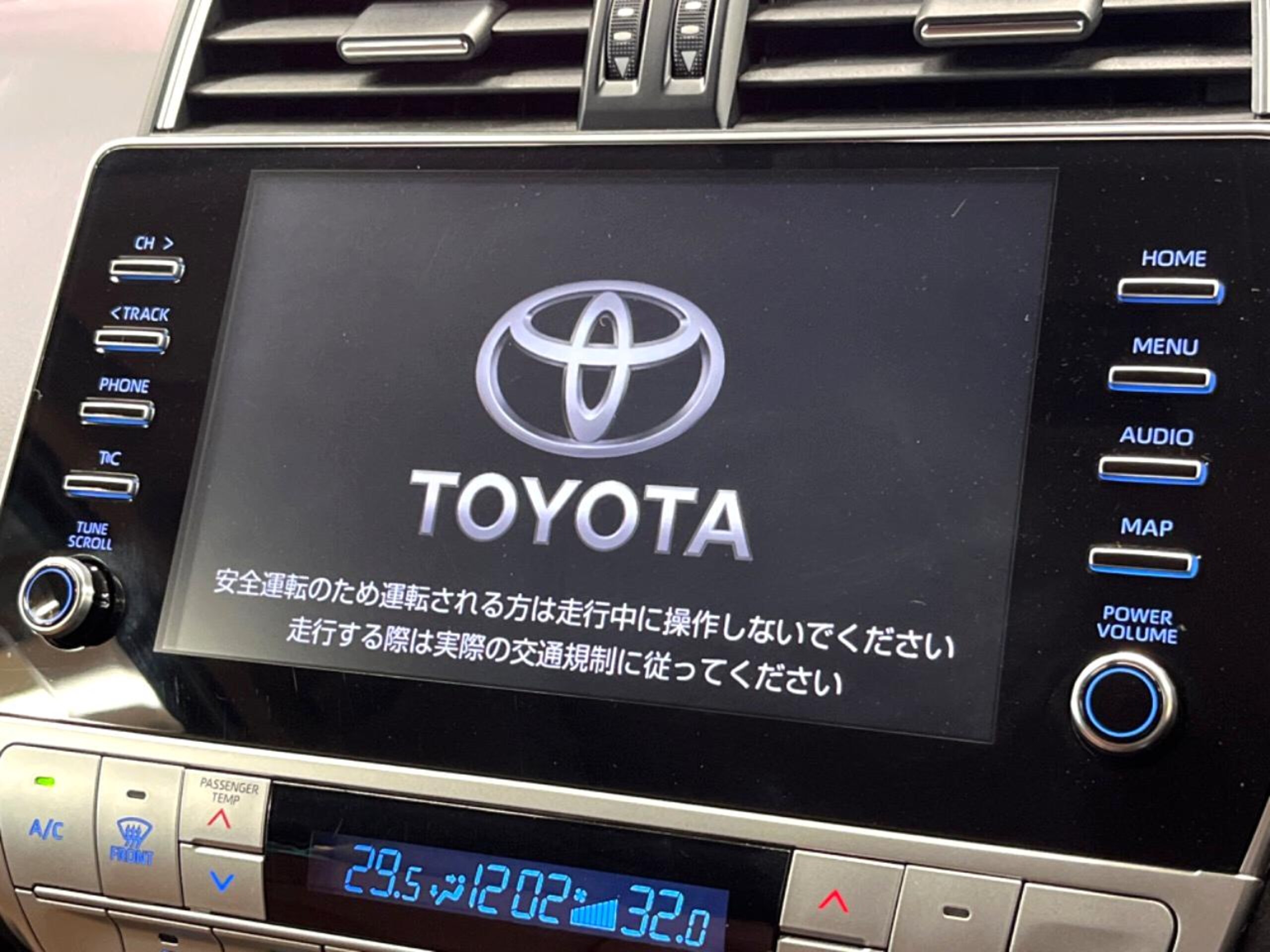 Toyota Land Cruiser Prado 2.8 TX L Package 70th Anniversary Limited Diesel Turbo 4WD — photo 7