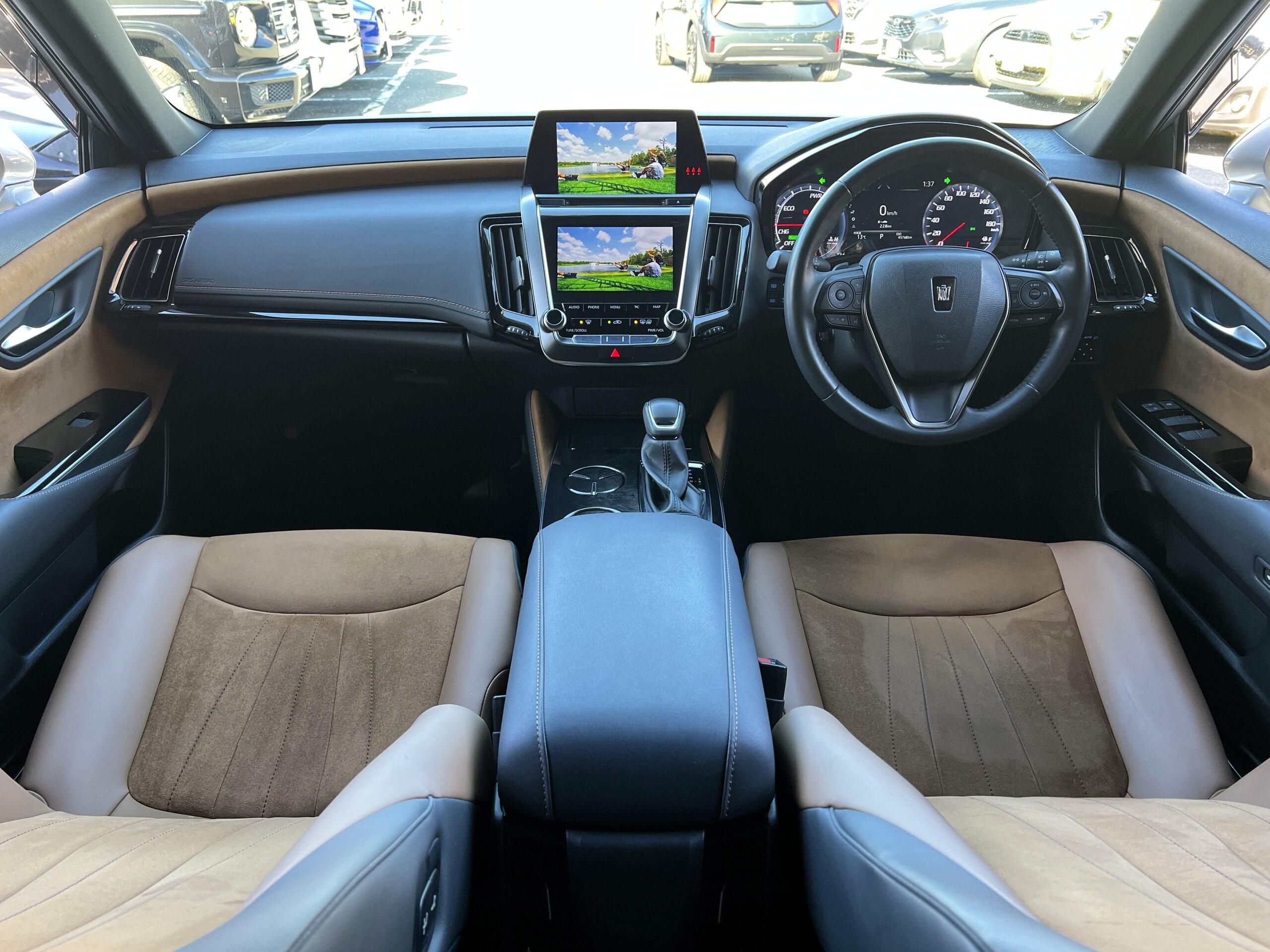 Toyota Crown Hybrid 2.5 S Elegance Style — photo 9