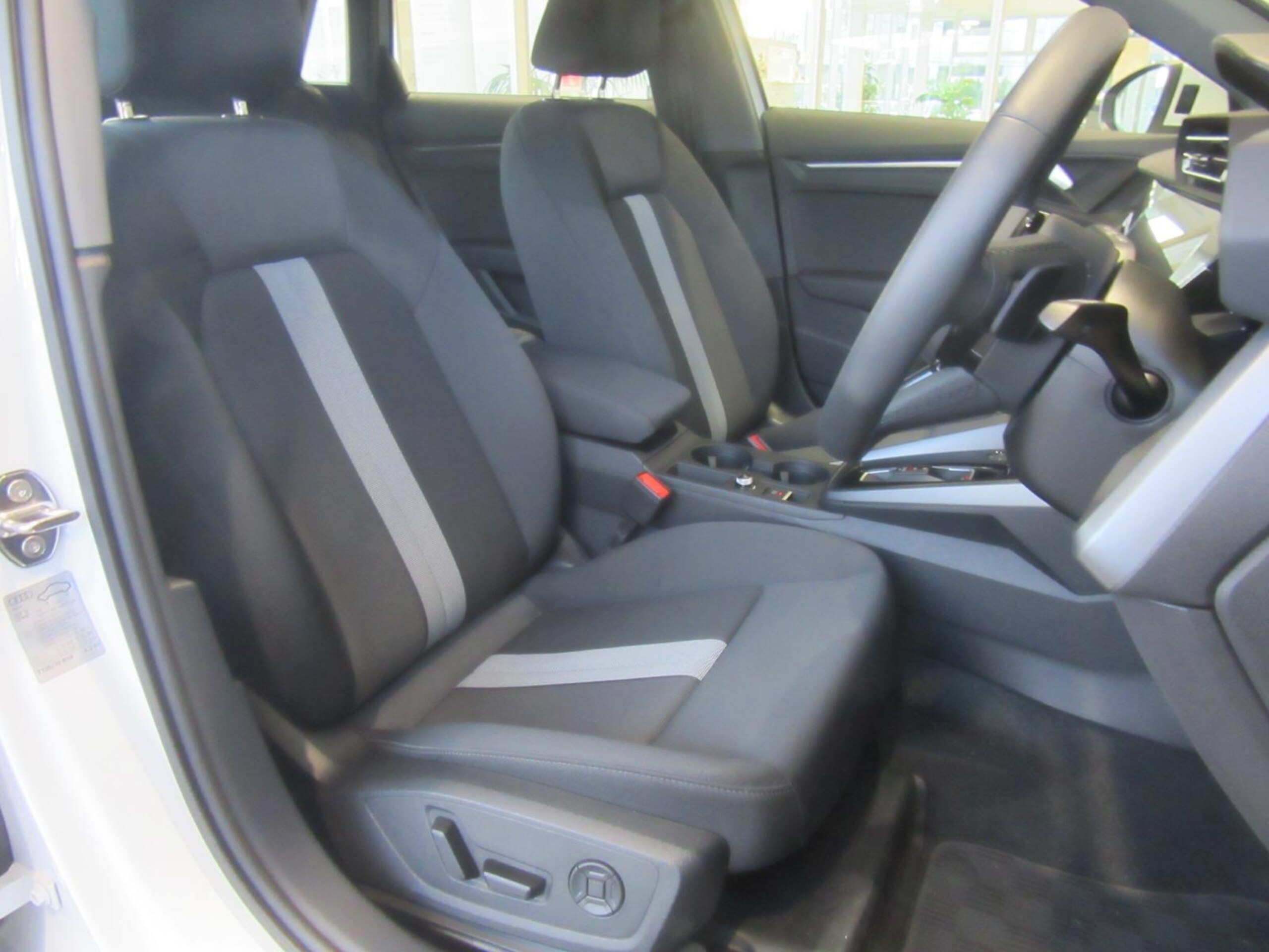 Audi A3 Sportback 30 TFSI Advanced — photo 8