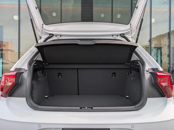 Volkswagen Polo TSI Active with Navigation, Backup Camera, ETC, ACC, Lane Keep Assist, Front Assist, Wireless Charging, Clearance Sonar, Apple CarPlay, Android Auto (Pure White) — photo 7