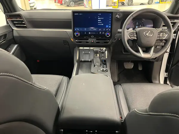 2025 Lexus Gx — photo 2