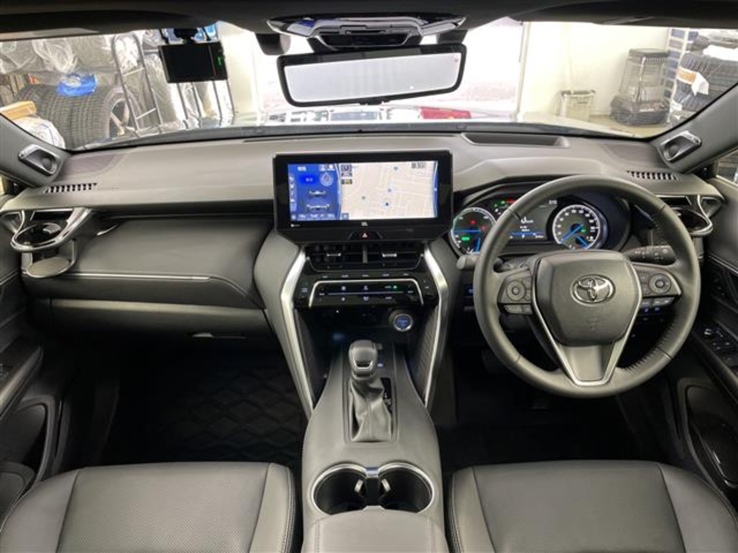 2022 Toyota Harrier — photo 2