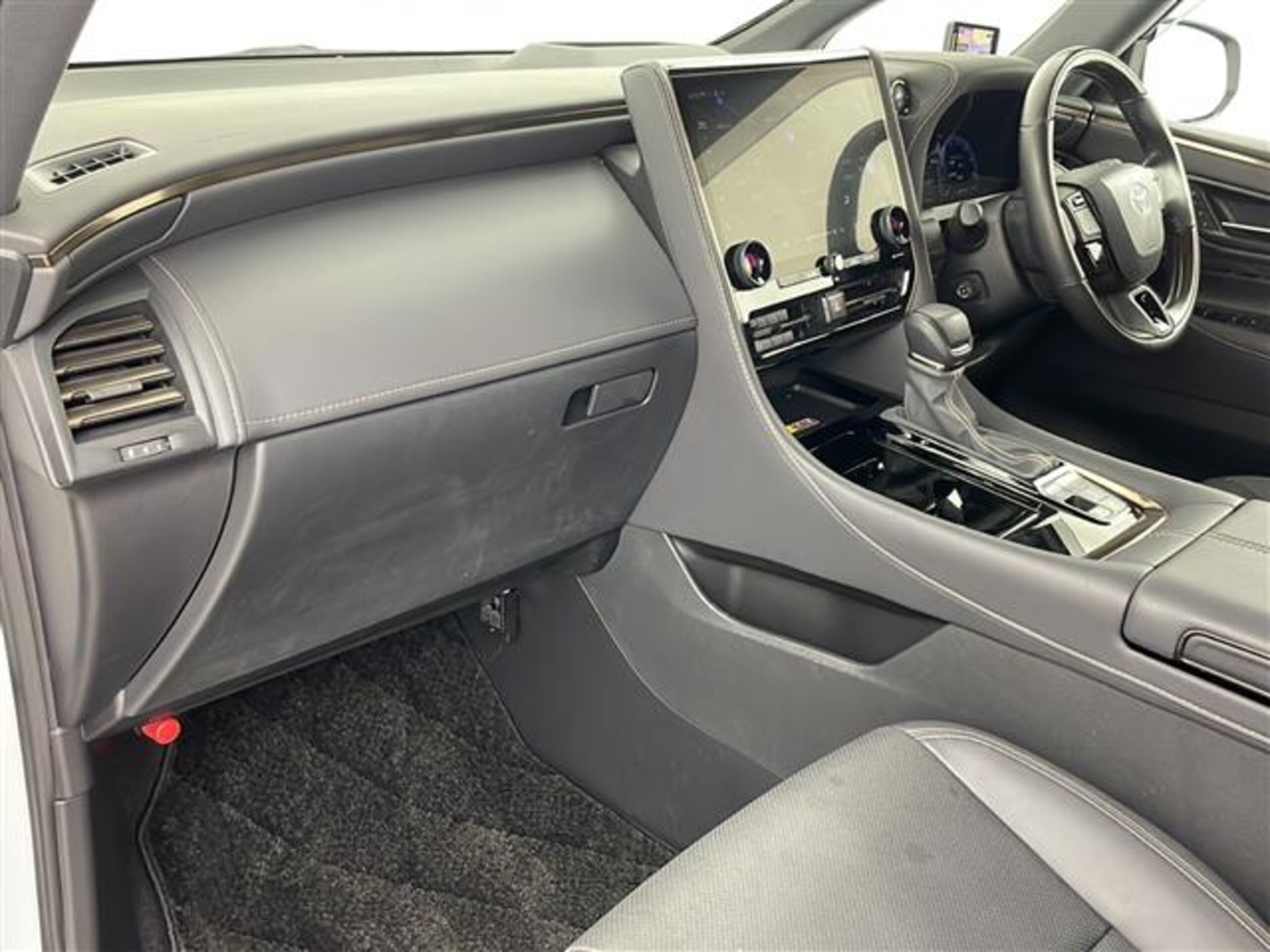 2023 Toyota Alphard — photo 3