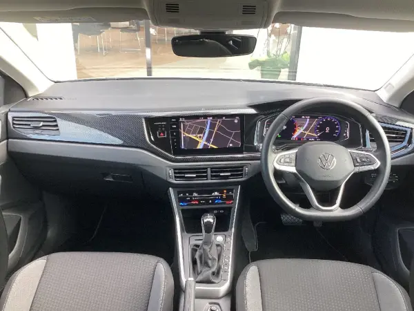 2025 Volkswagen Polo — photo 2