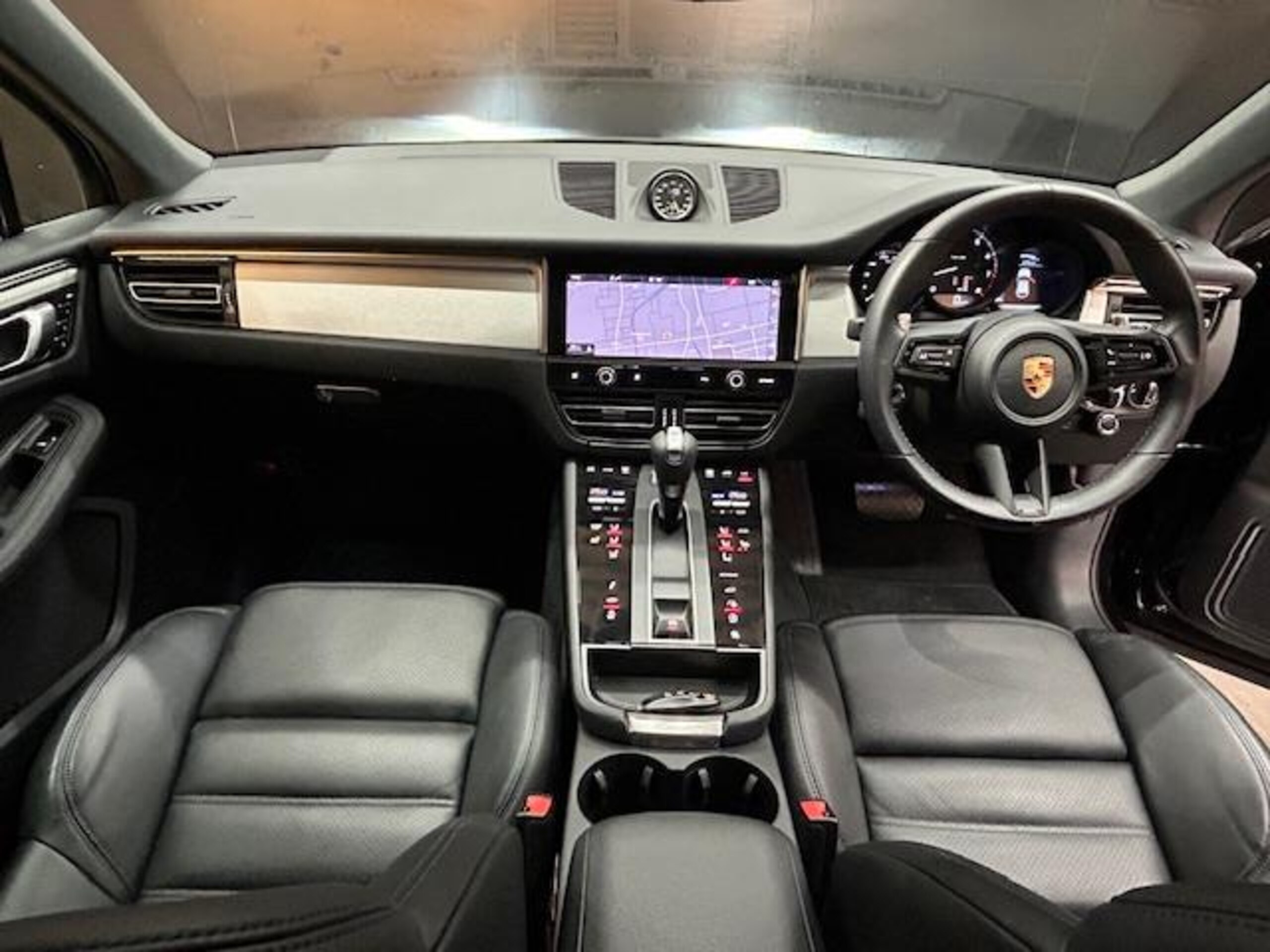 2024 Porsche Macan — photo 2