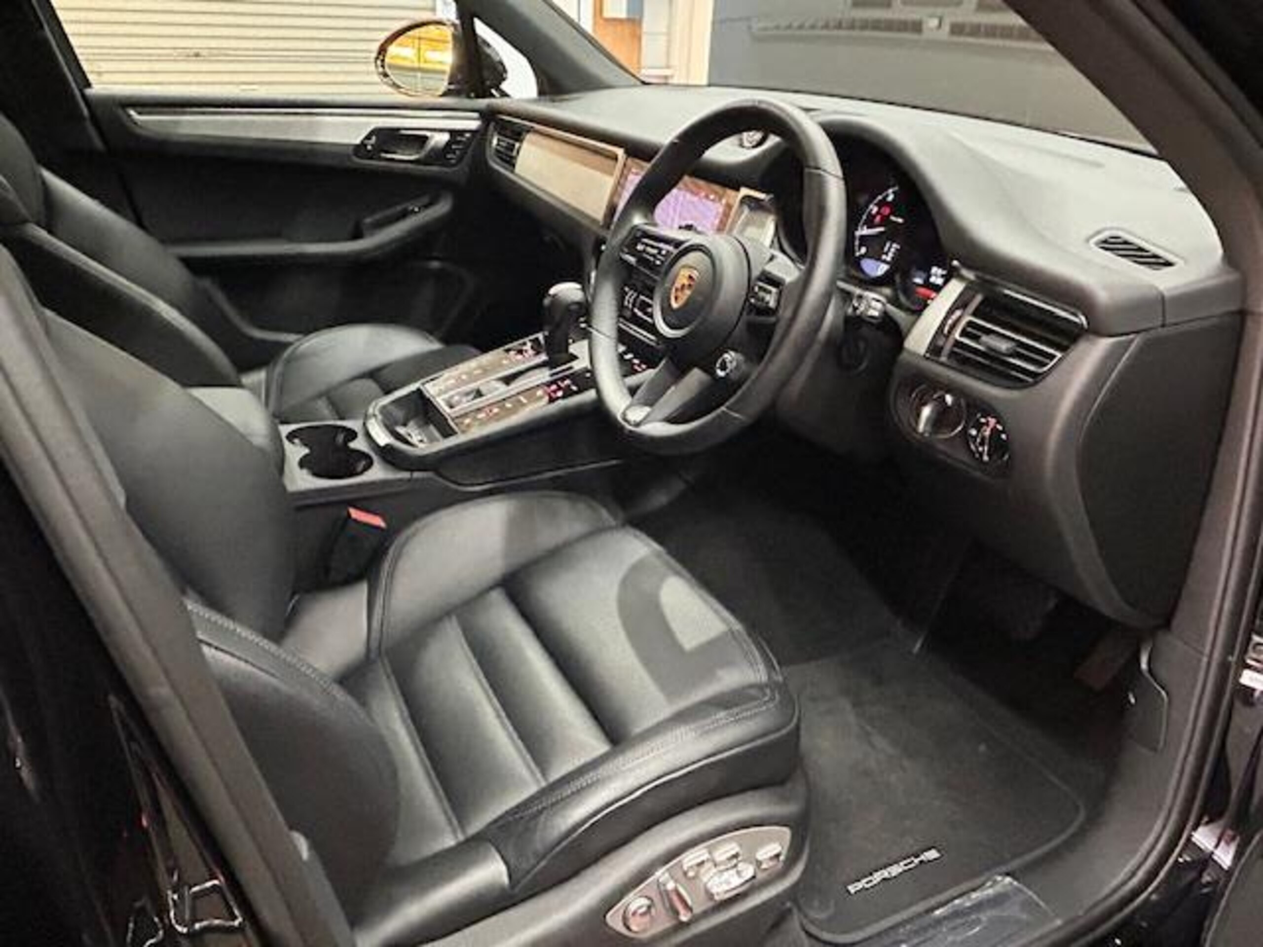 2024 Porsche Macan — photo 3