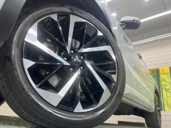 Mitsubishi Outlander PHEV 2.4 G 4WD — photo 9