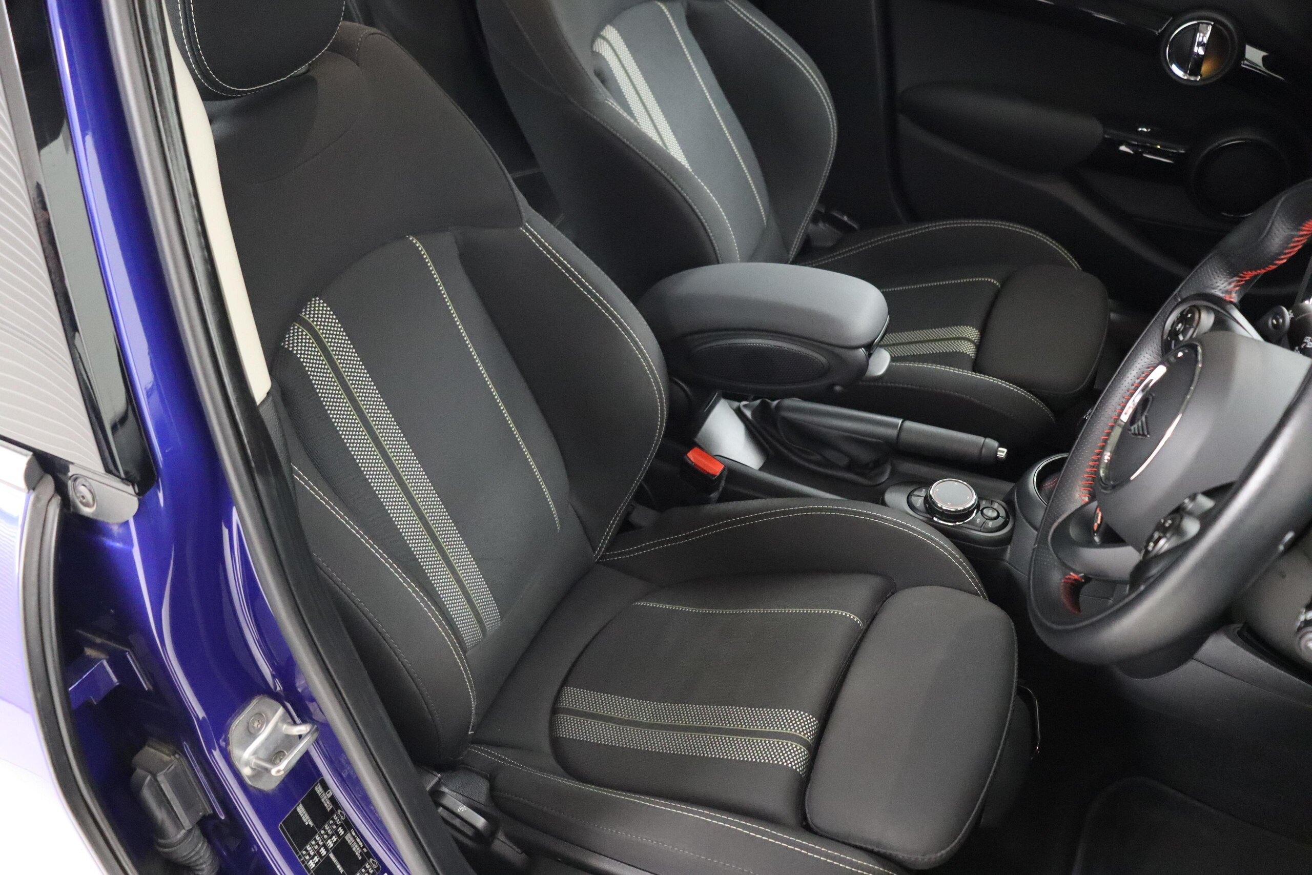 Mini Cooper S 5-Door DCT with Bilstein Suspension, Dash Cam, ETC, Backup Camera, Bluetooth (Blue) — photo 8