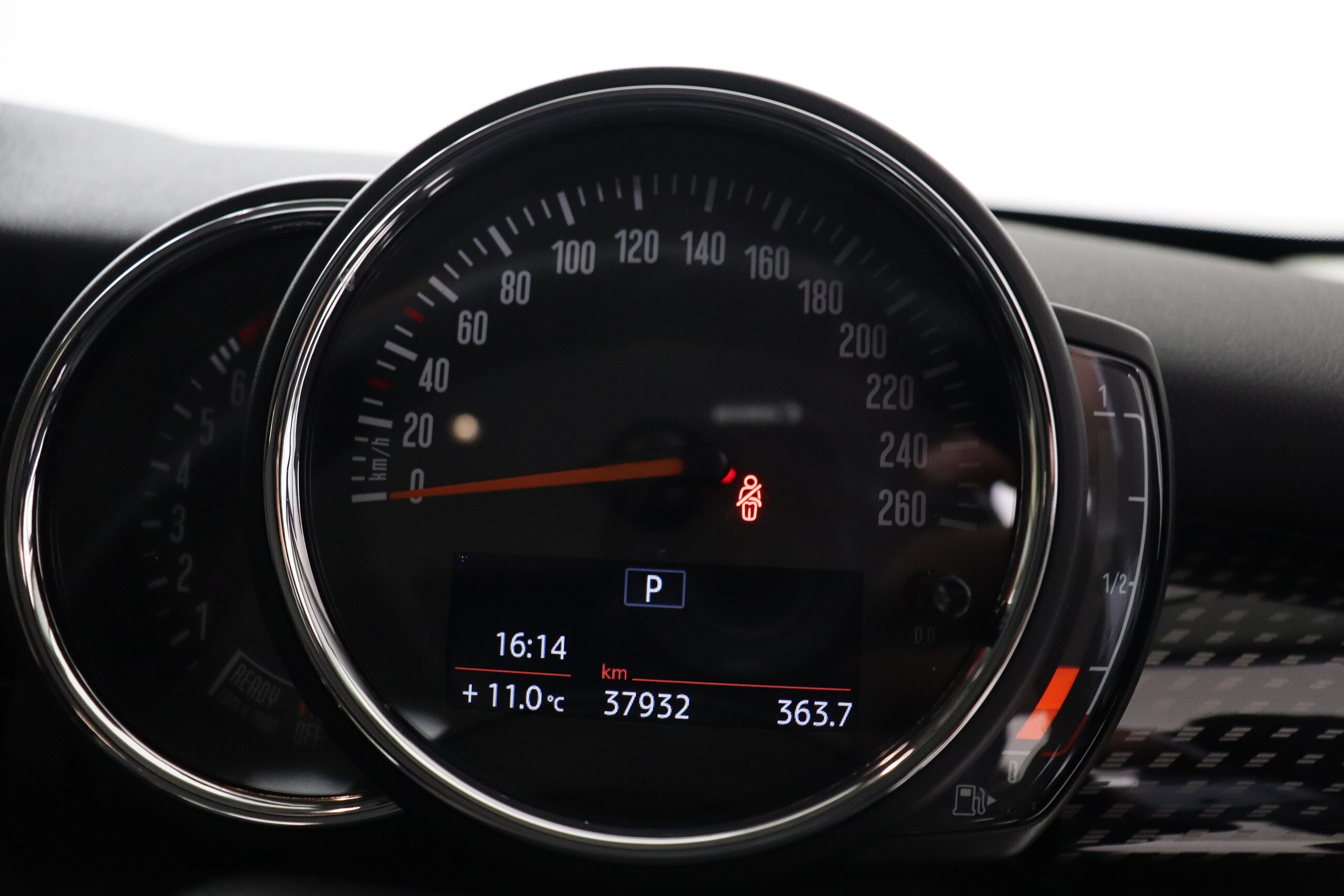 Mini Cooper S 5-Door DCT with Bilstein Suspension, Dash Cam, ETC, Backup Camera, Bluetooth (Blue) — photo 9