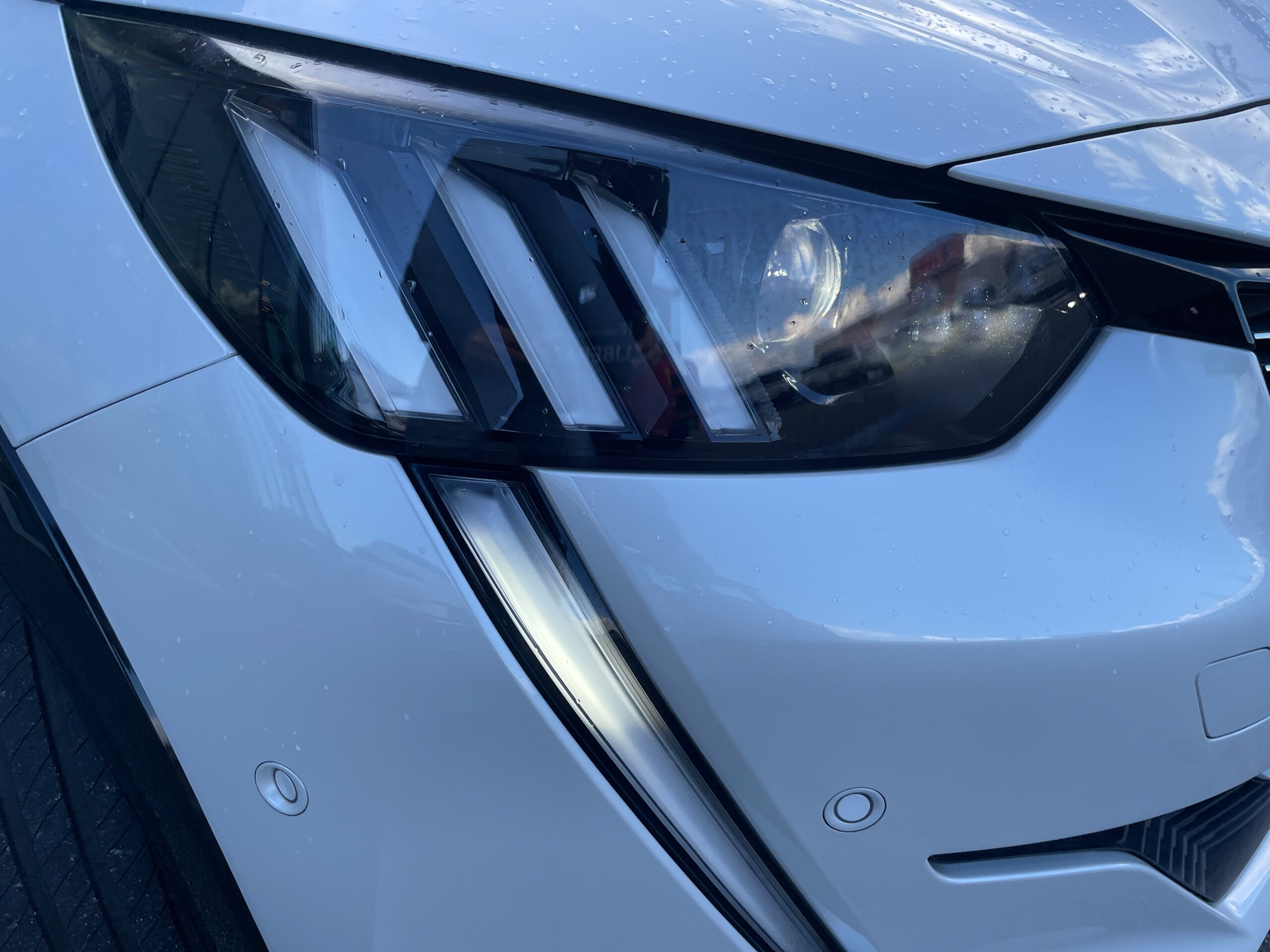 Peugeot 208 GT Line — photo 9