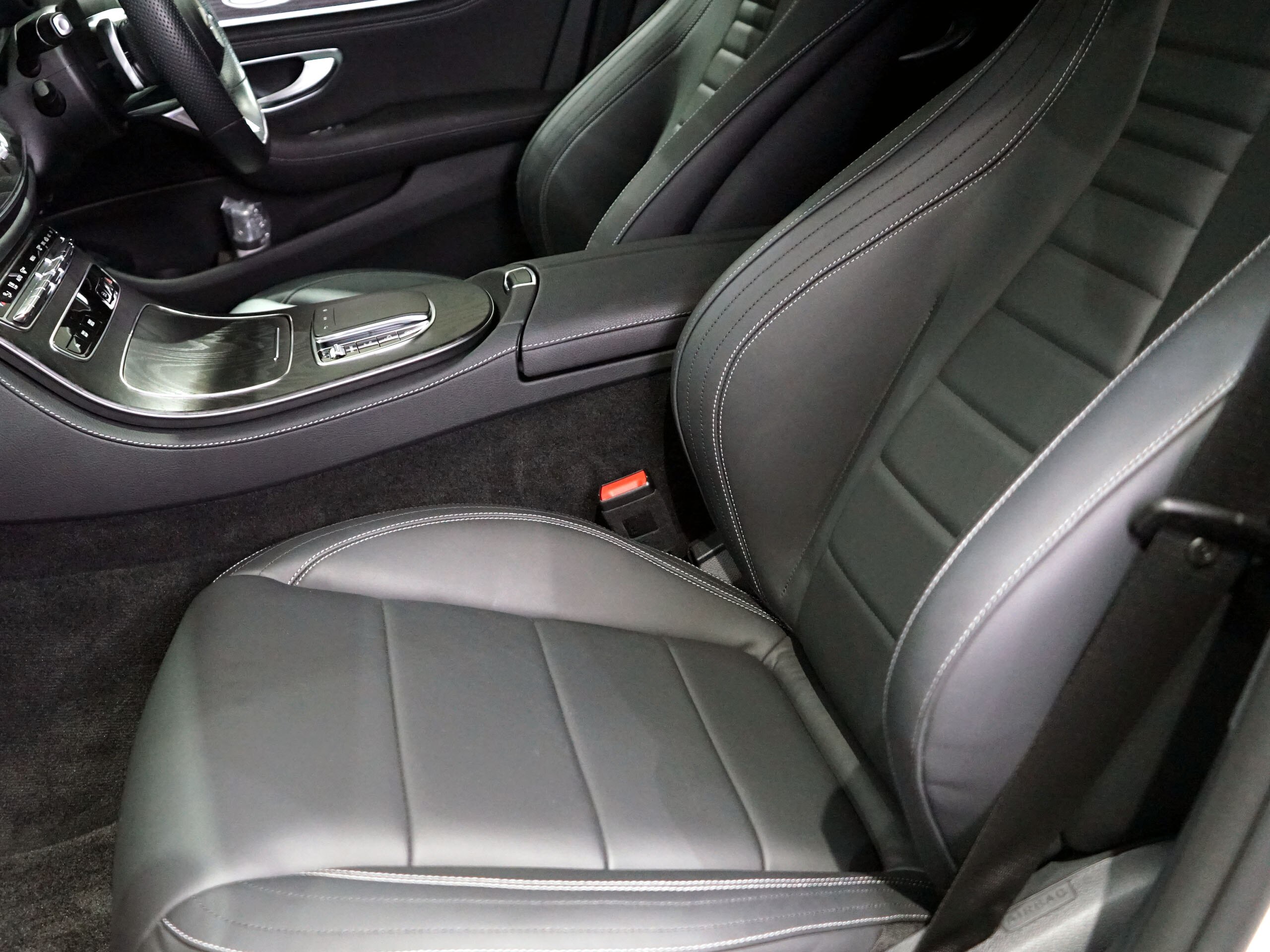 Mercedes-Benz E-Class E200 Sport (BSG) One Owner Late Model BSG AMG Line Package Exclusive Package Air Balance Package Burmester Sound HUD 19-inch AW — photo 7