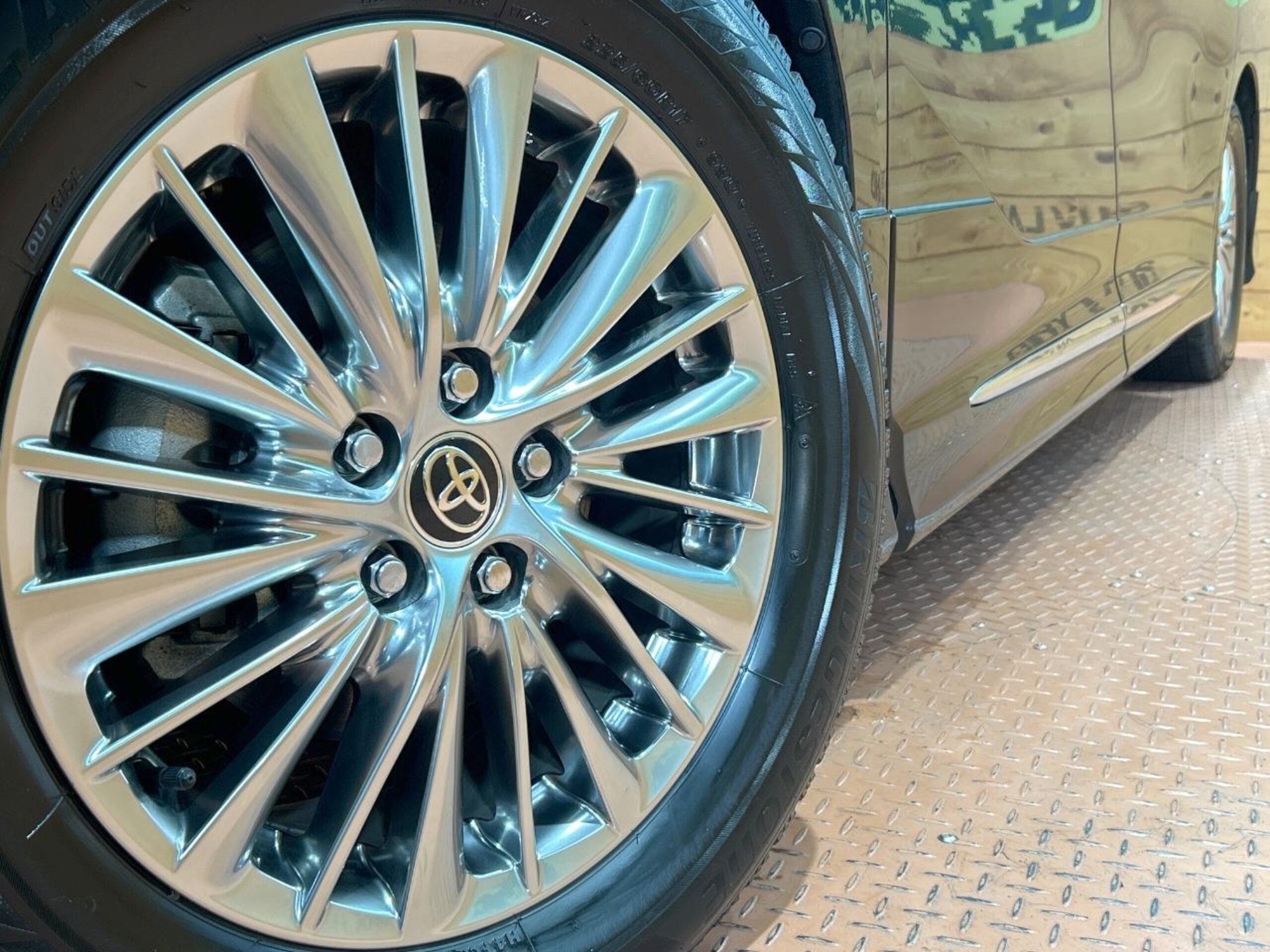 Toyota Alphard Hybrid 2.5 S Type Gold III E-Four 4WD — photo 9