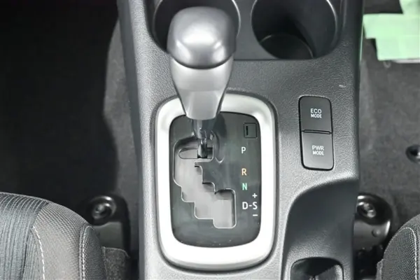 Toyota Hilux 2.4 Z Diesel Turbo 4WD — photo 8