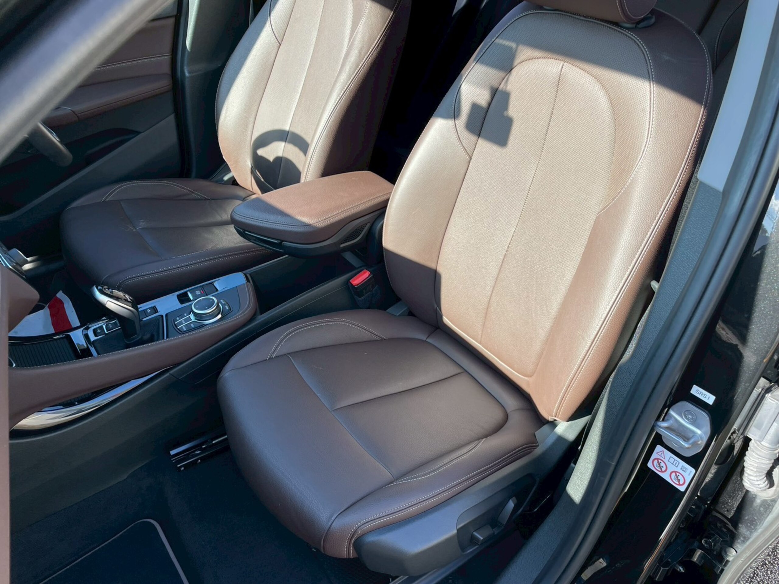 BMW X1 xDrive 18d xLine 4WD with Factory Navigation/Back Camera/Power Tailgate/ETC/Electric Parking Brake/Corner Sensors/Dashcam/Collision Mitigation Braking/Factory Alloy Wheels (Black Sapphire Metallic) — photo 8