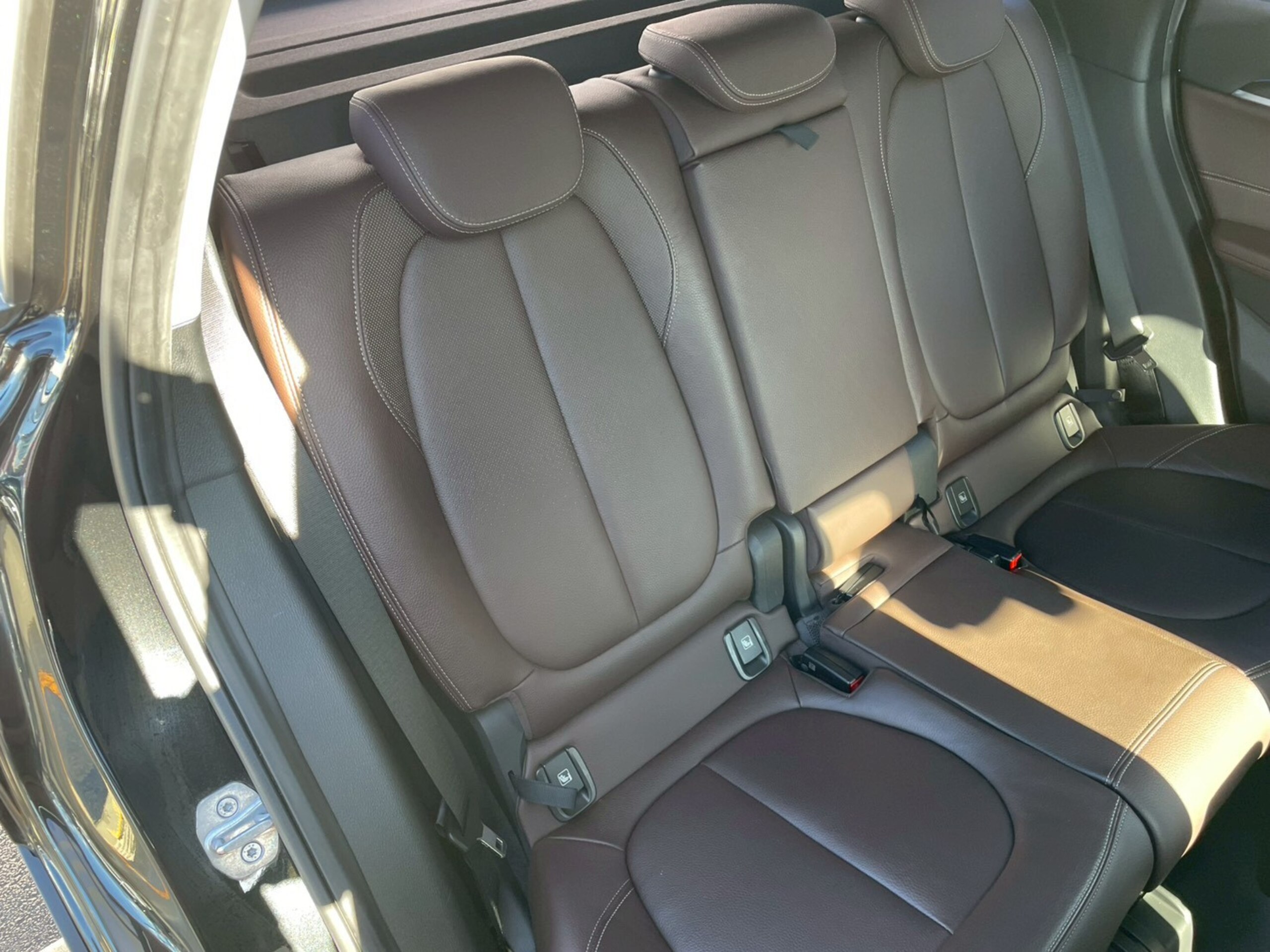 BMW X1 xDrive 18d xLine 4WD with Factory Navigation/Back Camera/Power Tailgate/ETC/Electric Parking Brake/Corner Sensors/Dashcam/Collision Mitigation Braking/Factory Alloy Wheels (Black Sapphire Metallic) — photo 9